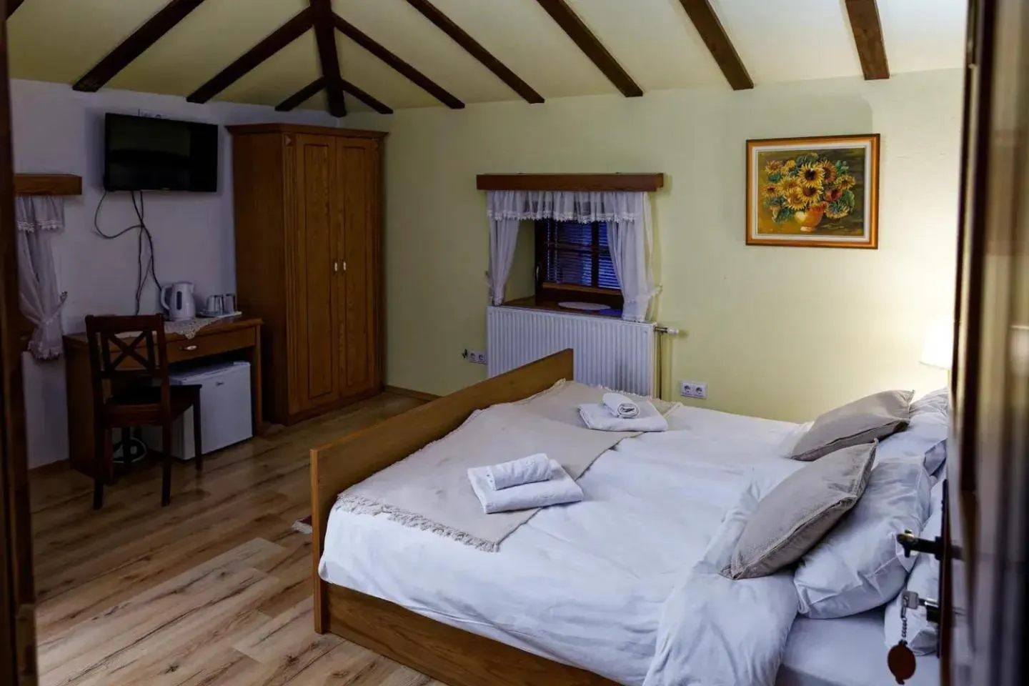 Photo of the whole room, Bed in The House of the Miyaks