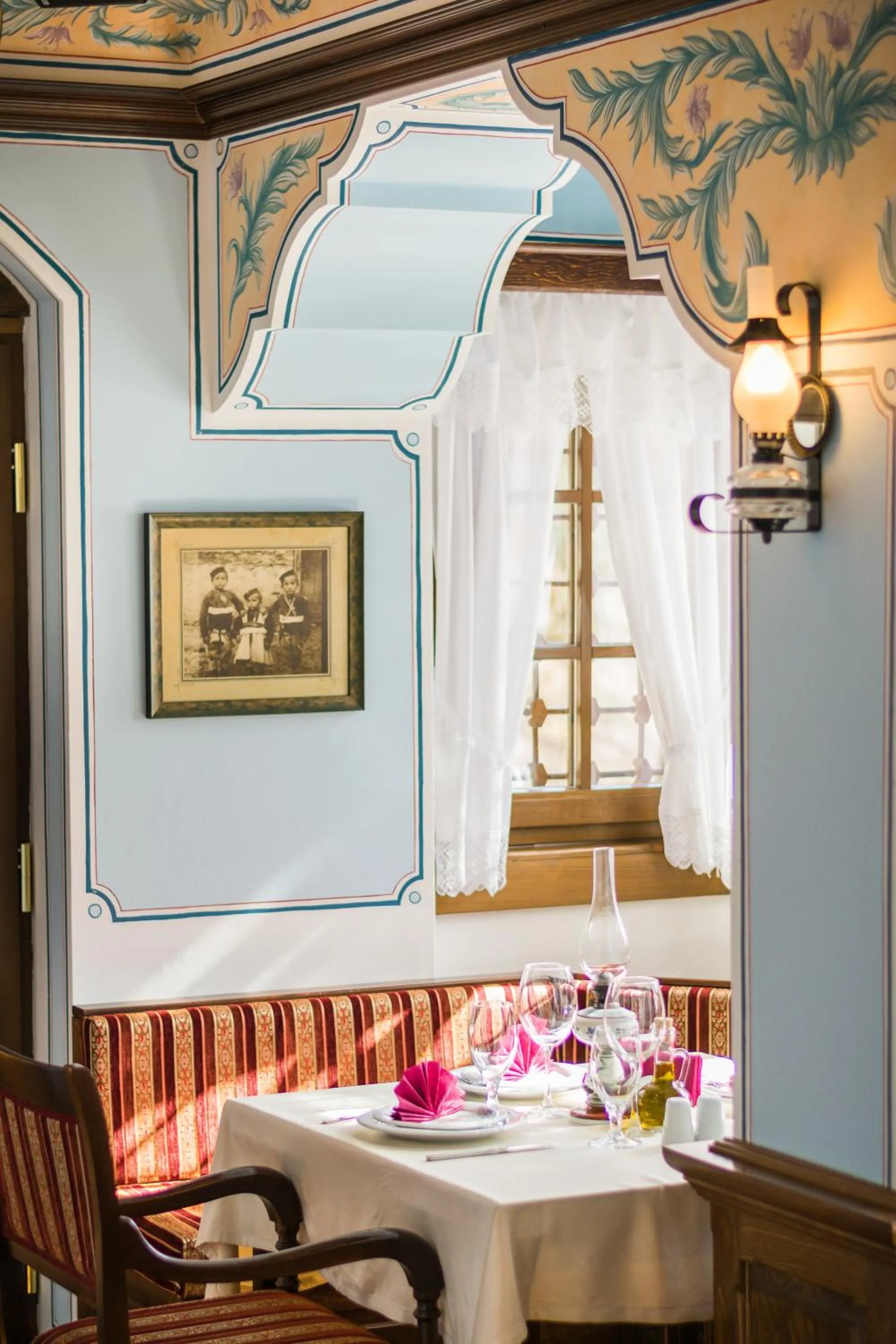 Restaurant/places to eat in The House of the Miyaks