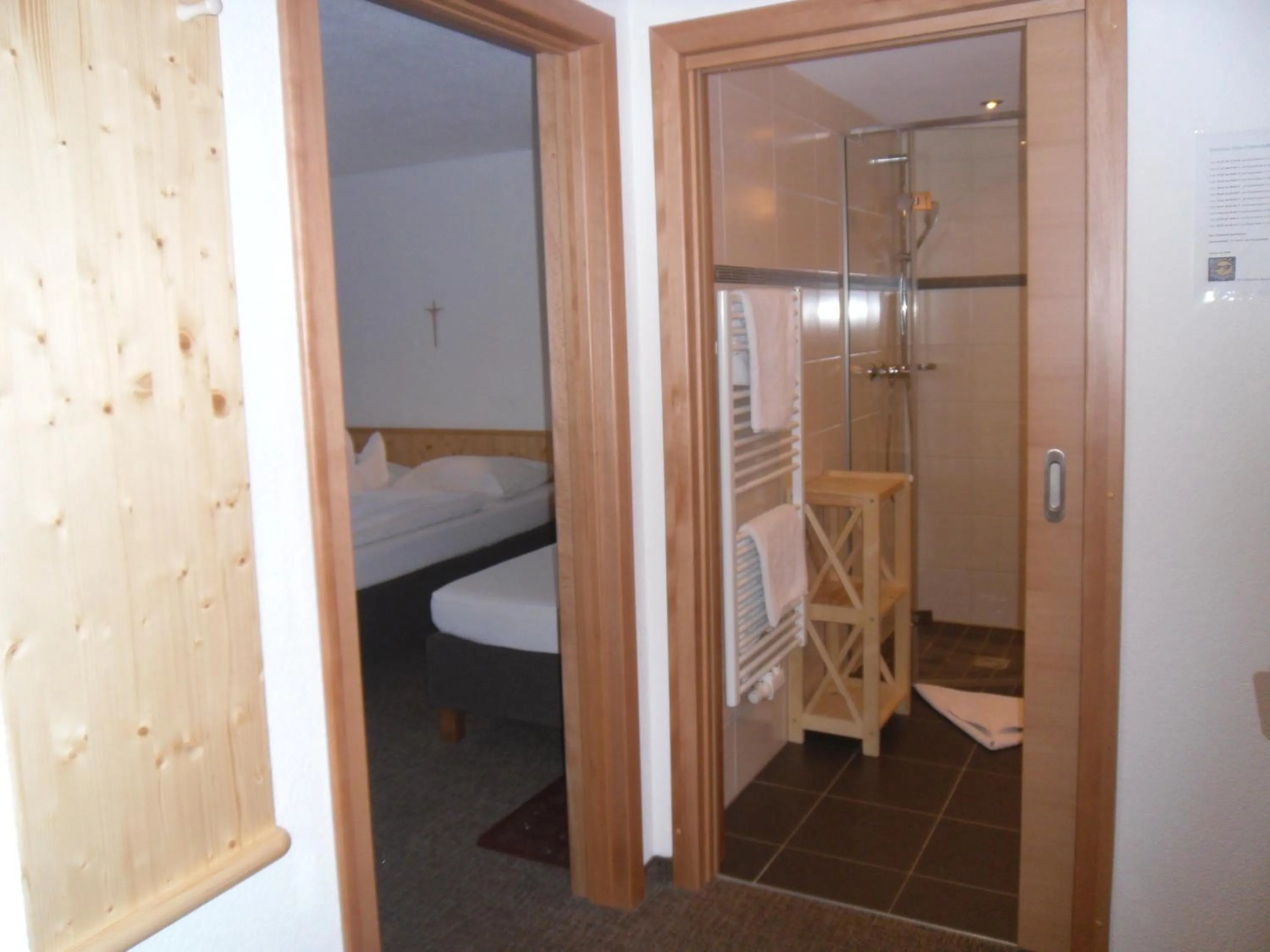 Shower, Bed in Grünwaldhof