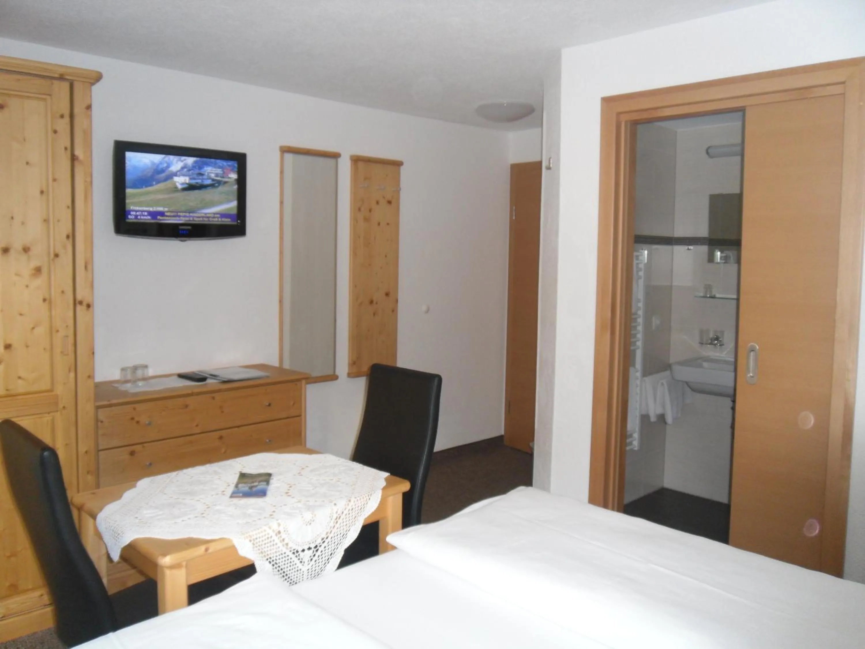 Bathroom, Bed in Grünwaldhof