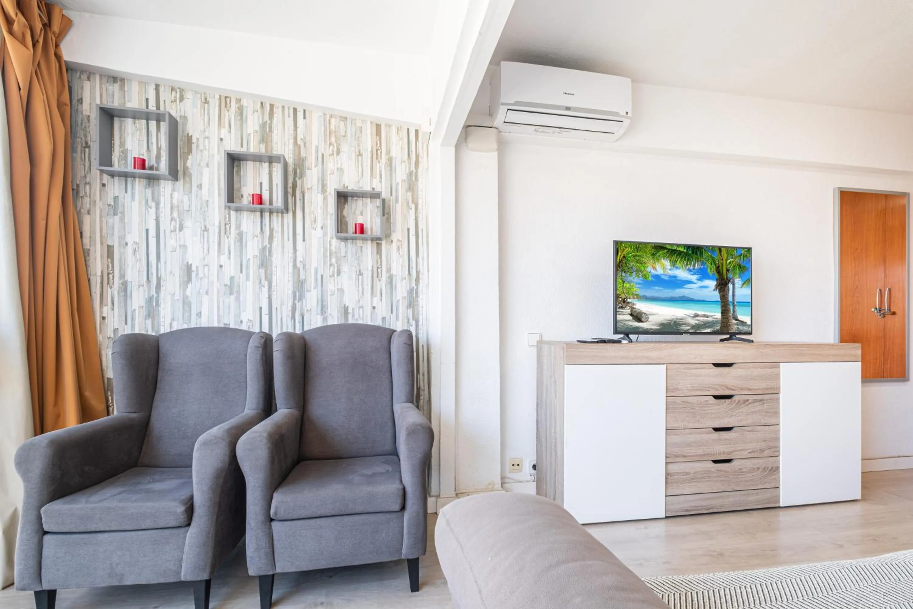 TV and multimedia in Donna II 7-32 Apartment Levante Beach-Old Town