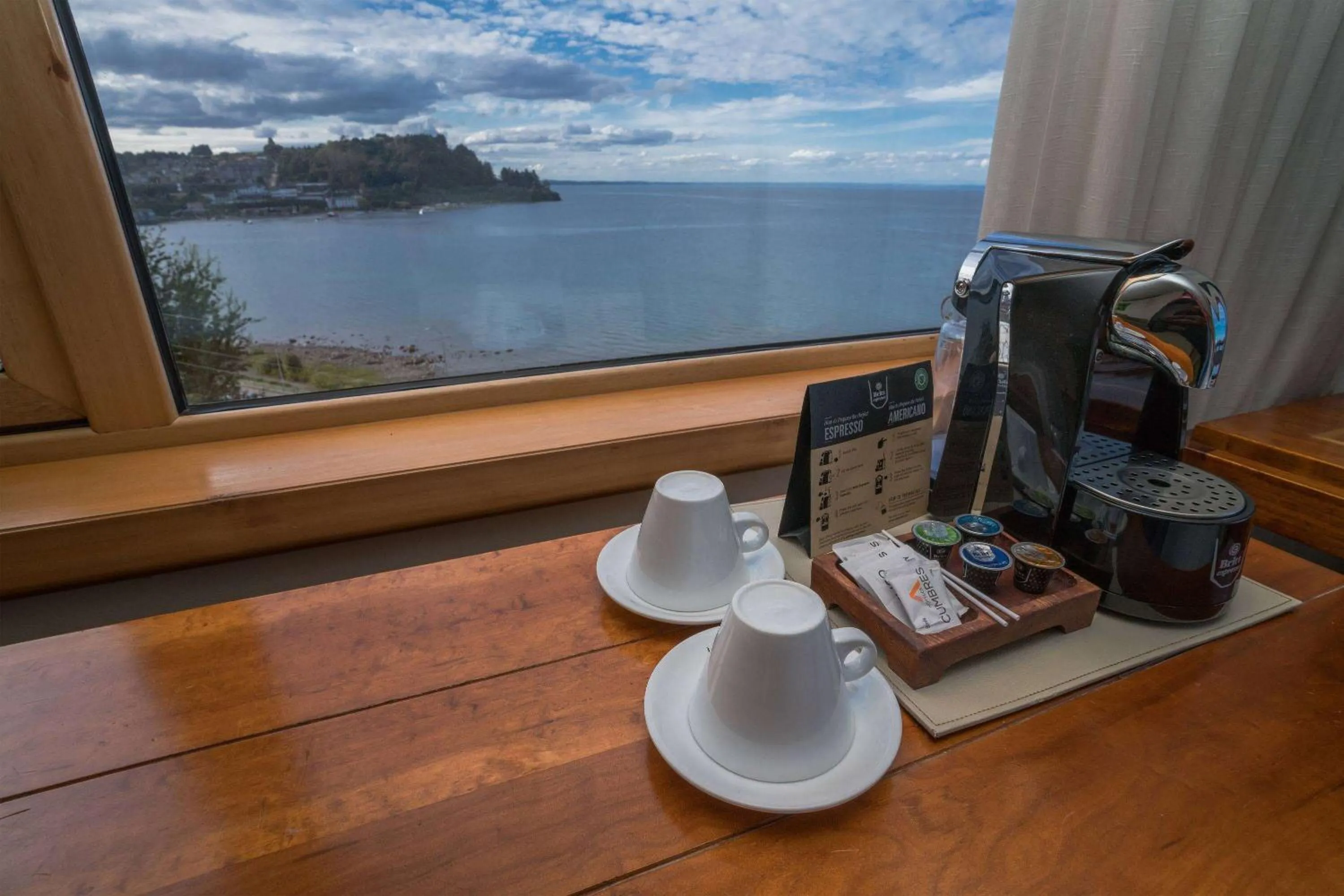 Photo of the whole room in Wyndham Puerto Varas Pettra