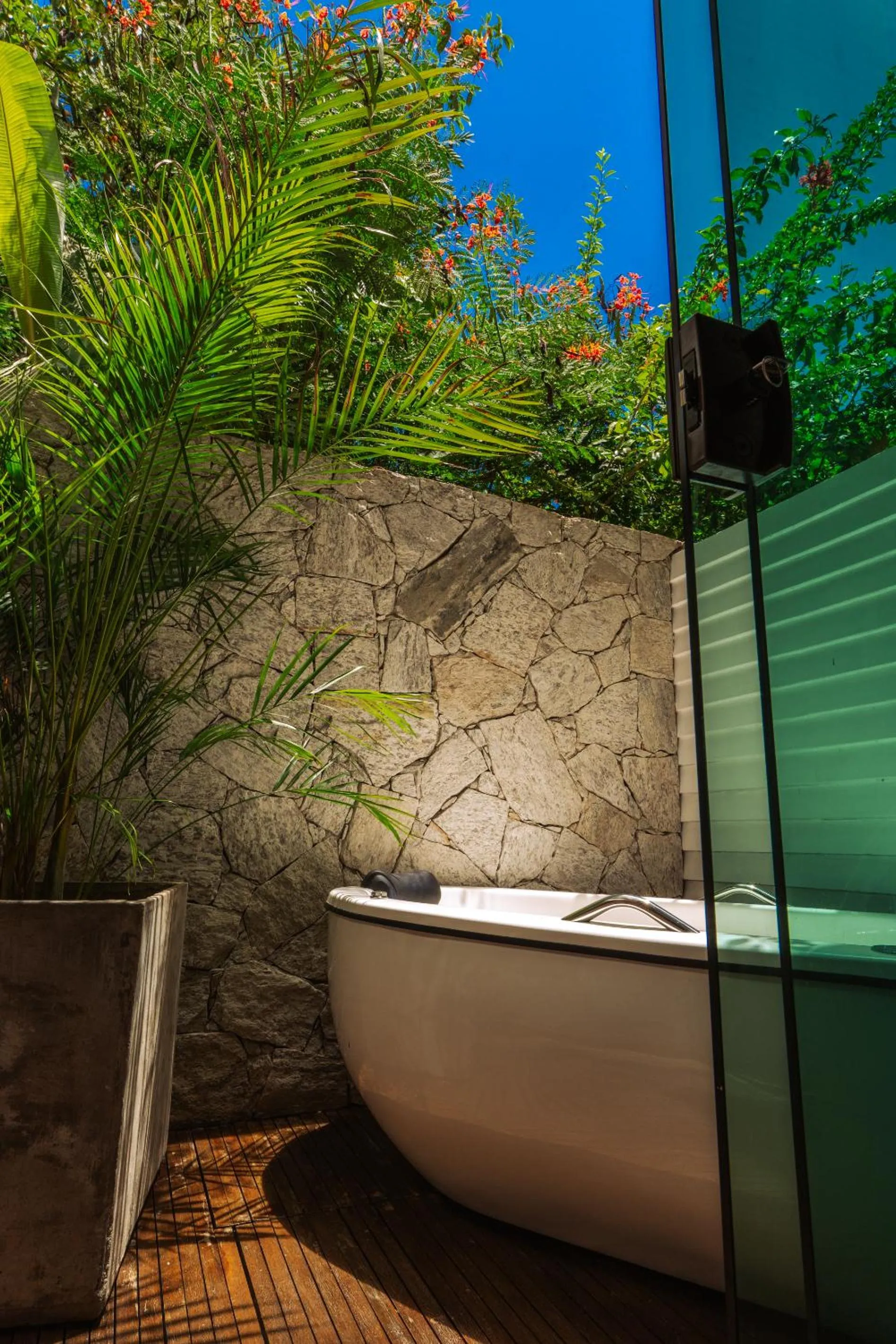 Patio in Bravo Pousada Design