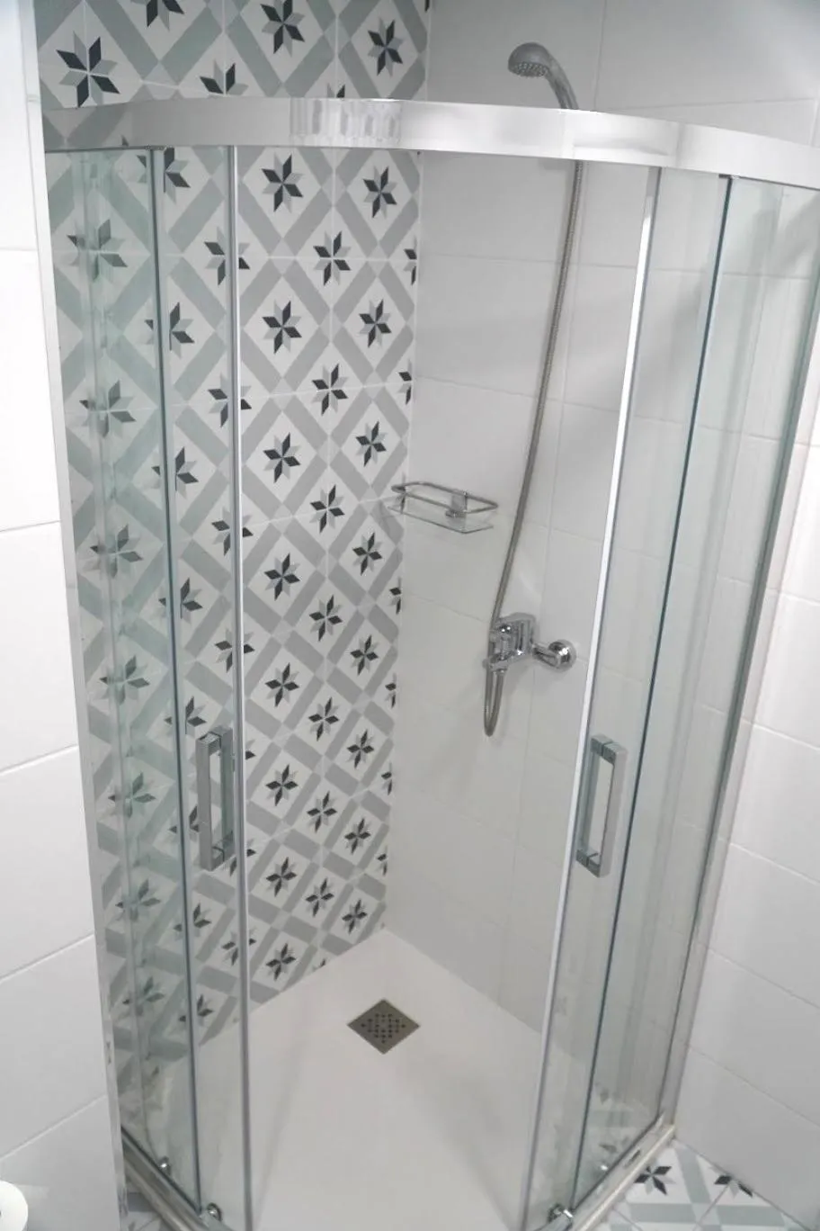 Shower in Hostal Alegre