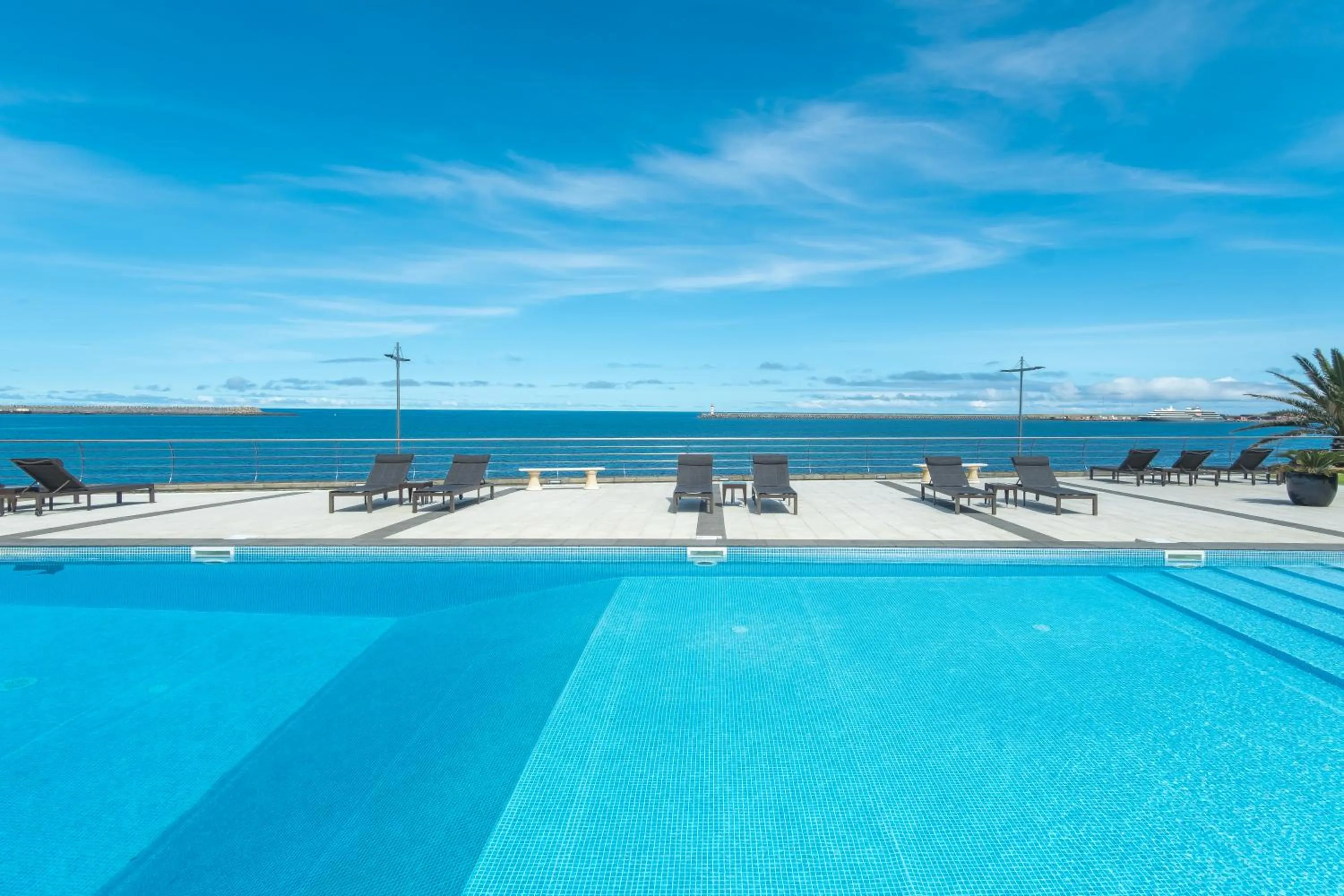 Swimming pool in Atlantida Mar Hotel