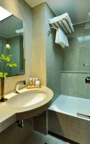 Bathroom in Galaxy City Center Hotel
