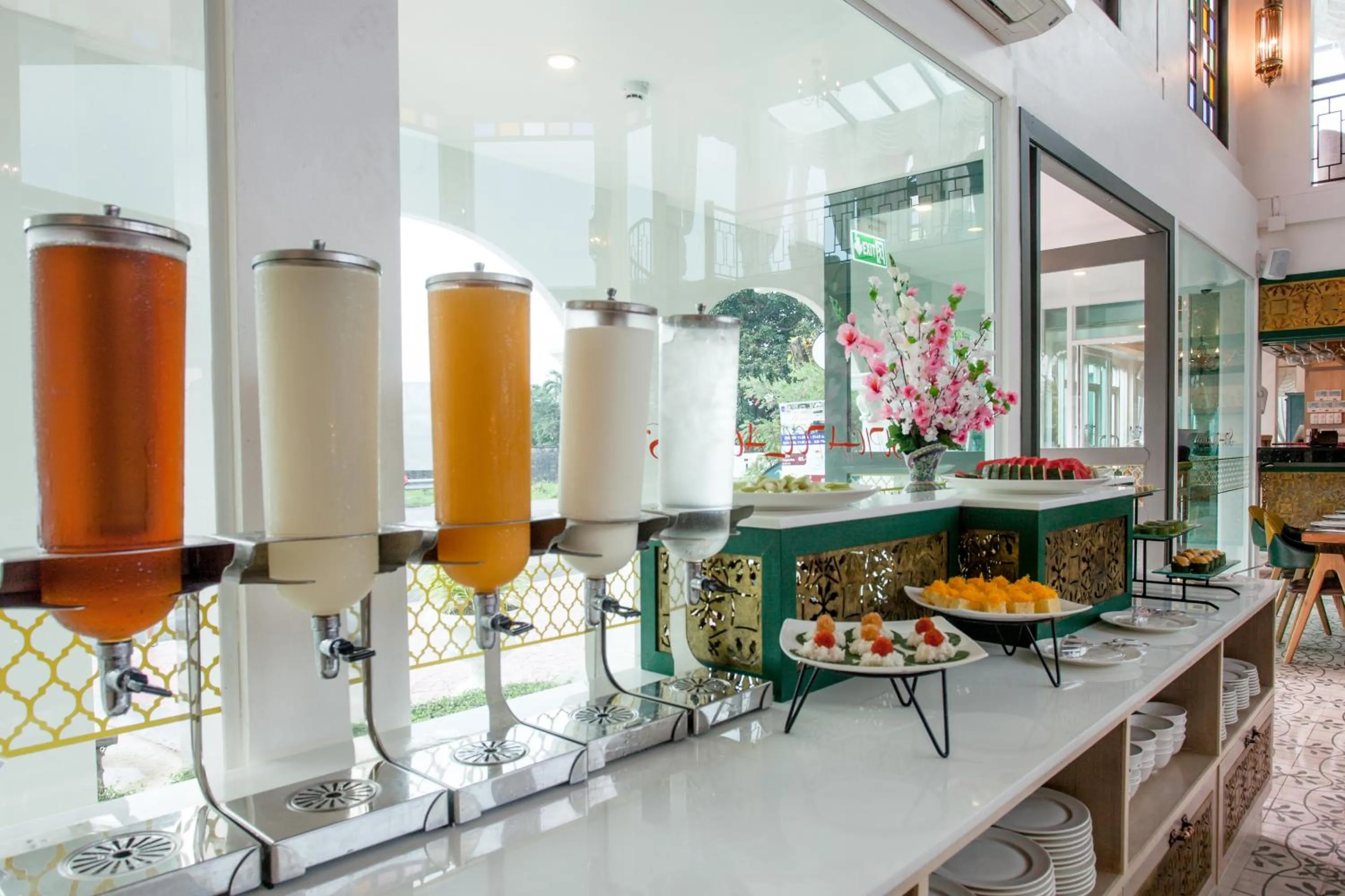 Restaurant/places to eat in Supicha Pool Access Hotel - SHA Plus