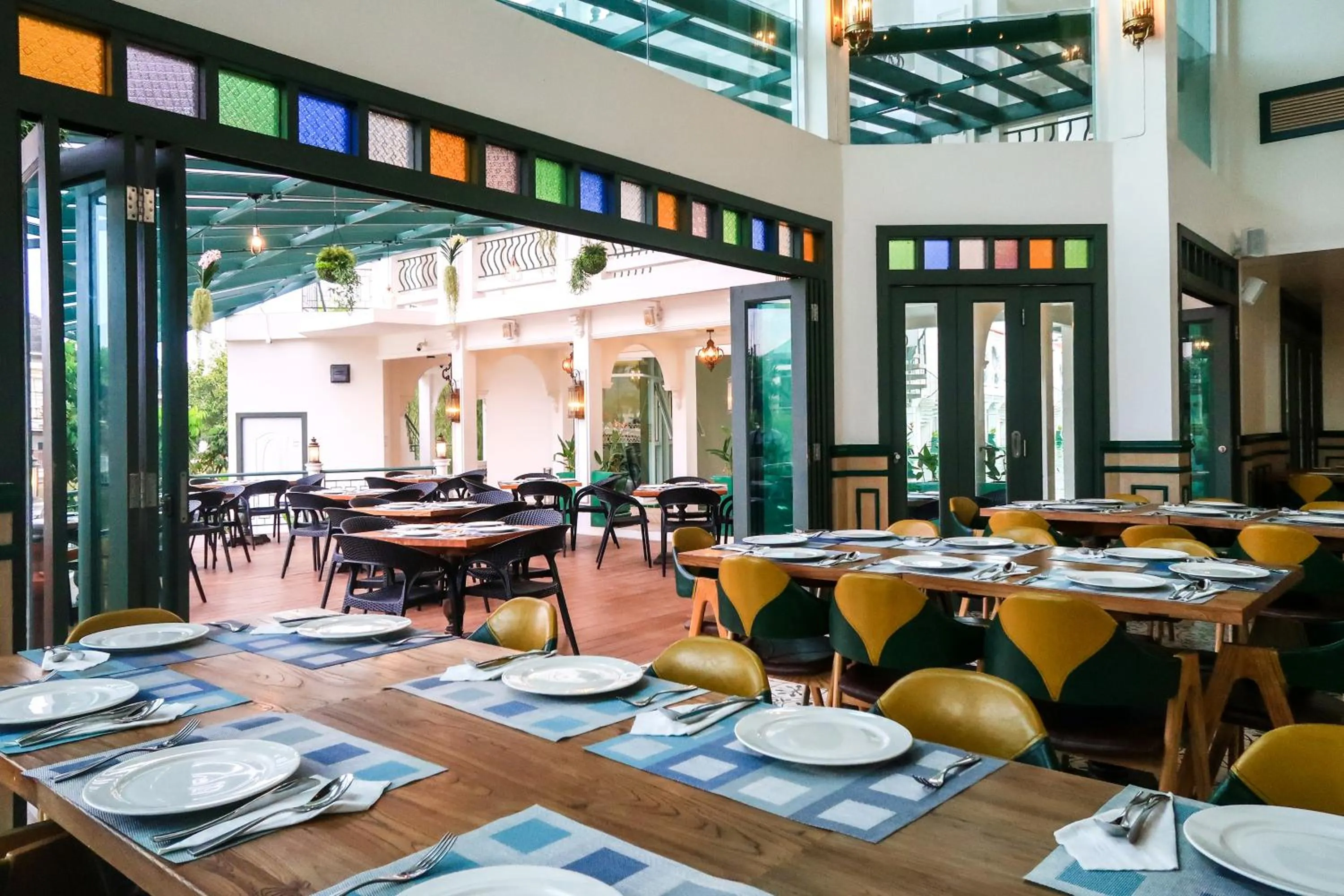 Restaurant/places to eat in Supicha Pool Access Hotel - SHA Plus