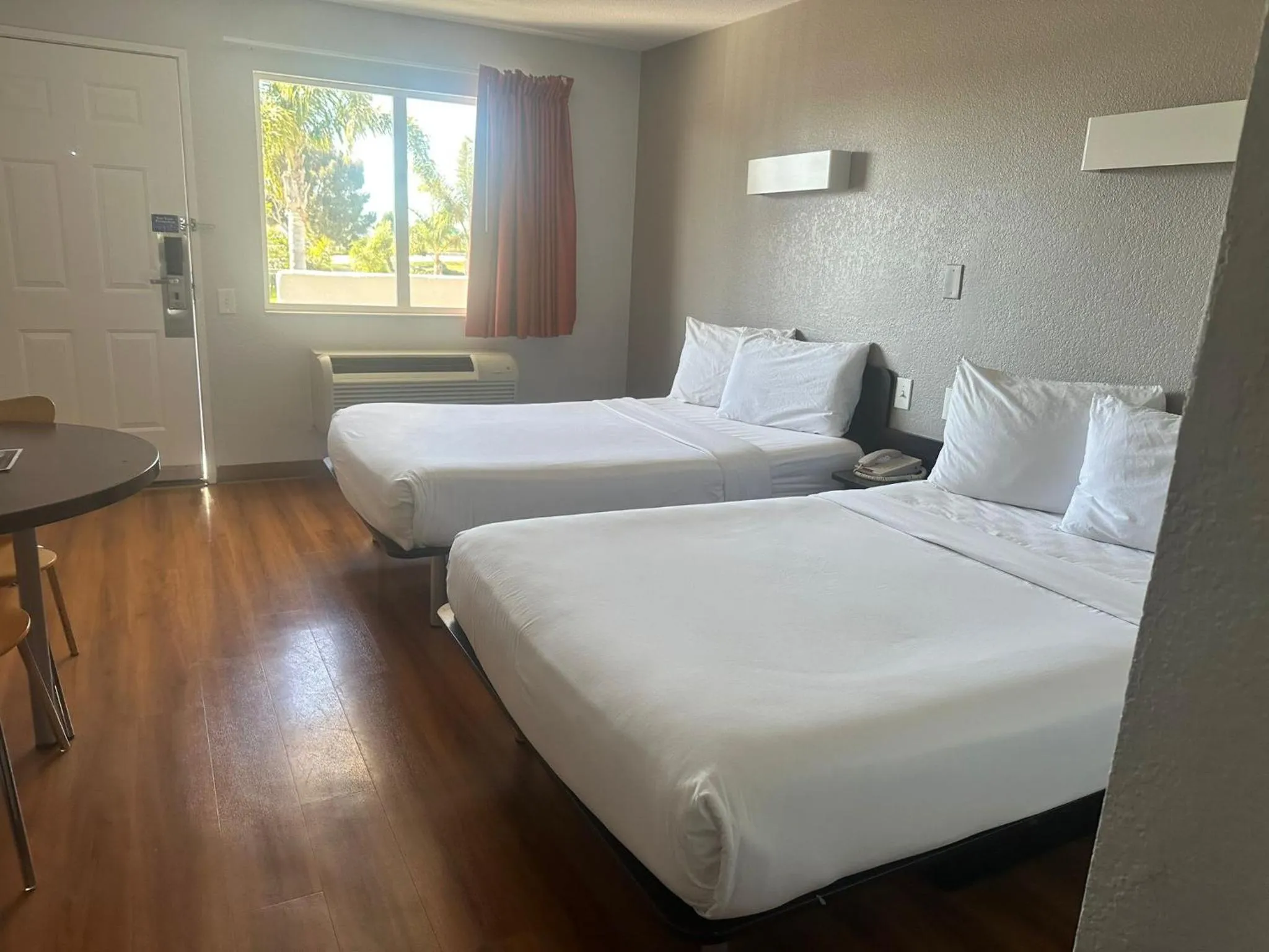 Bedroom, Bed in Motel 6-Ventura, CA - South