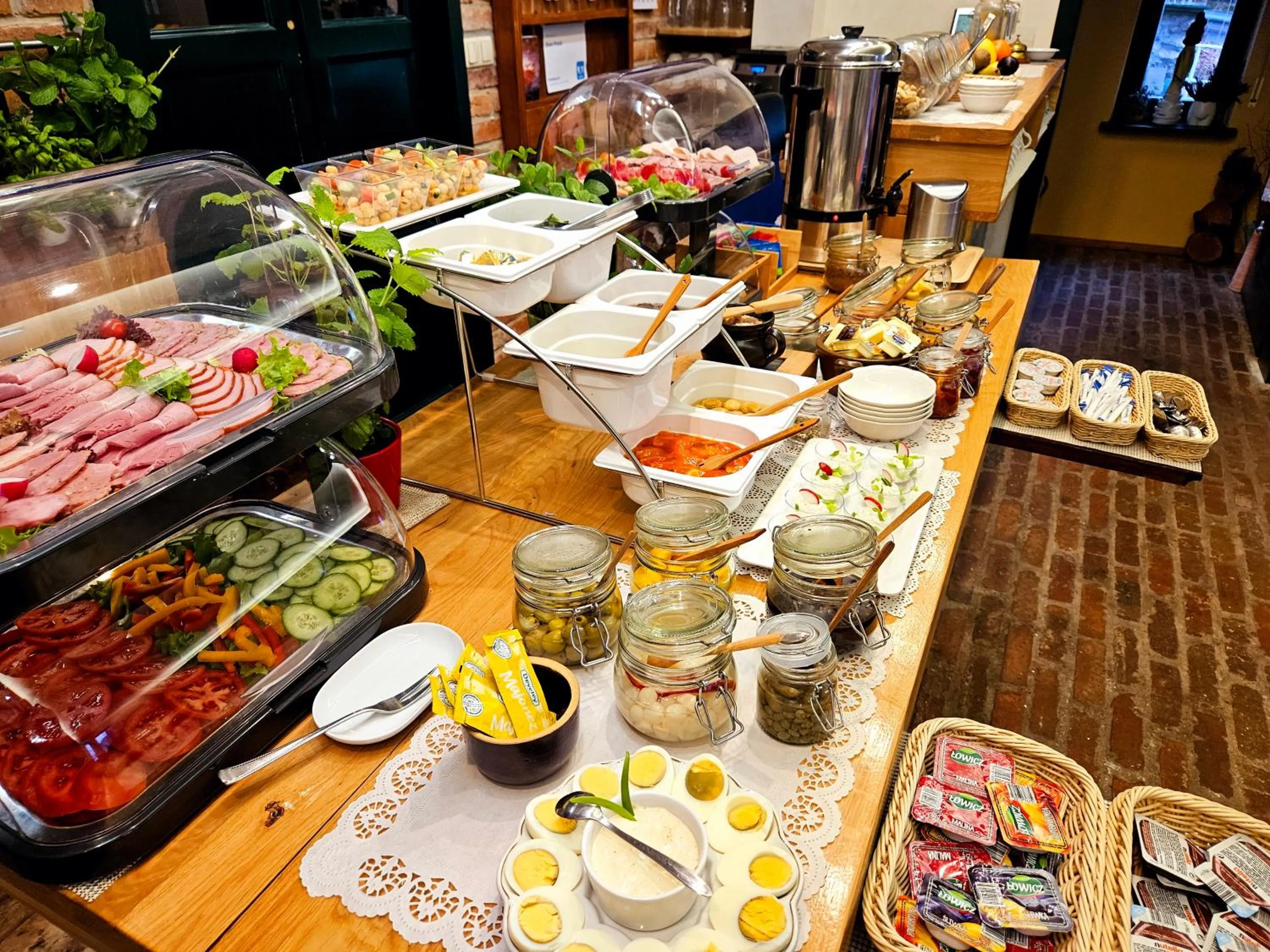 Breakfast in Dom Potok