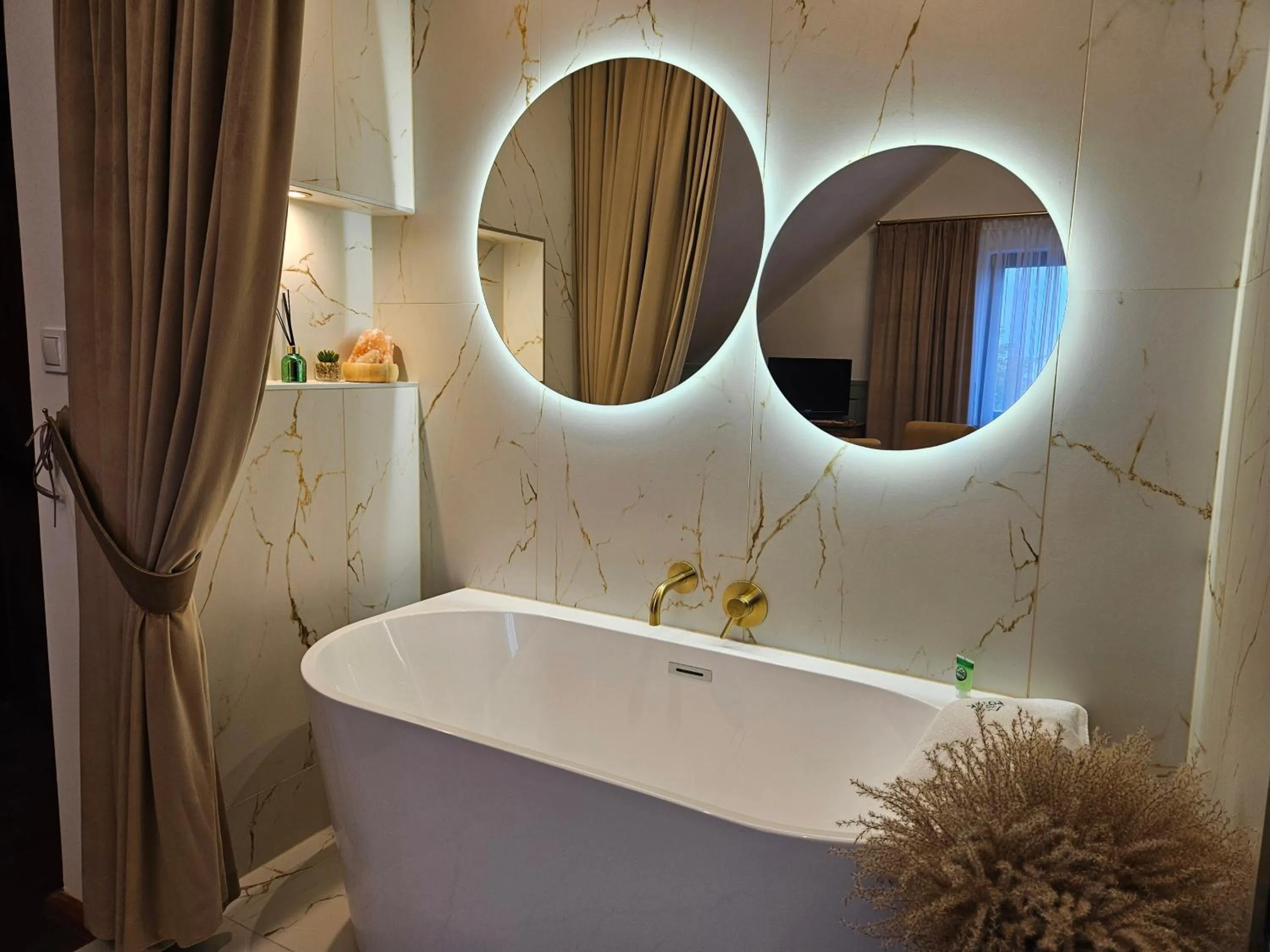 Photo of the whole room in Dom Potok