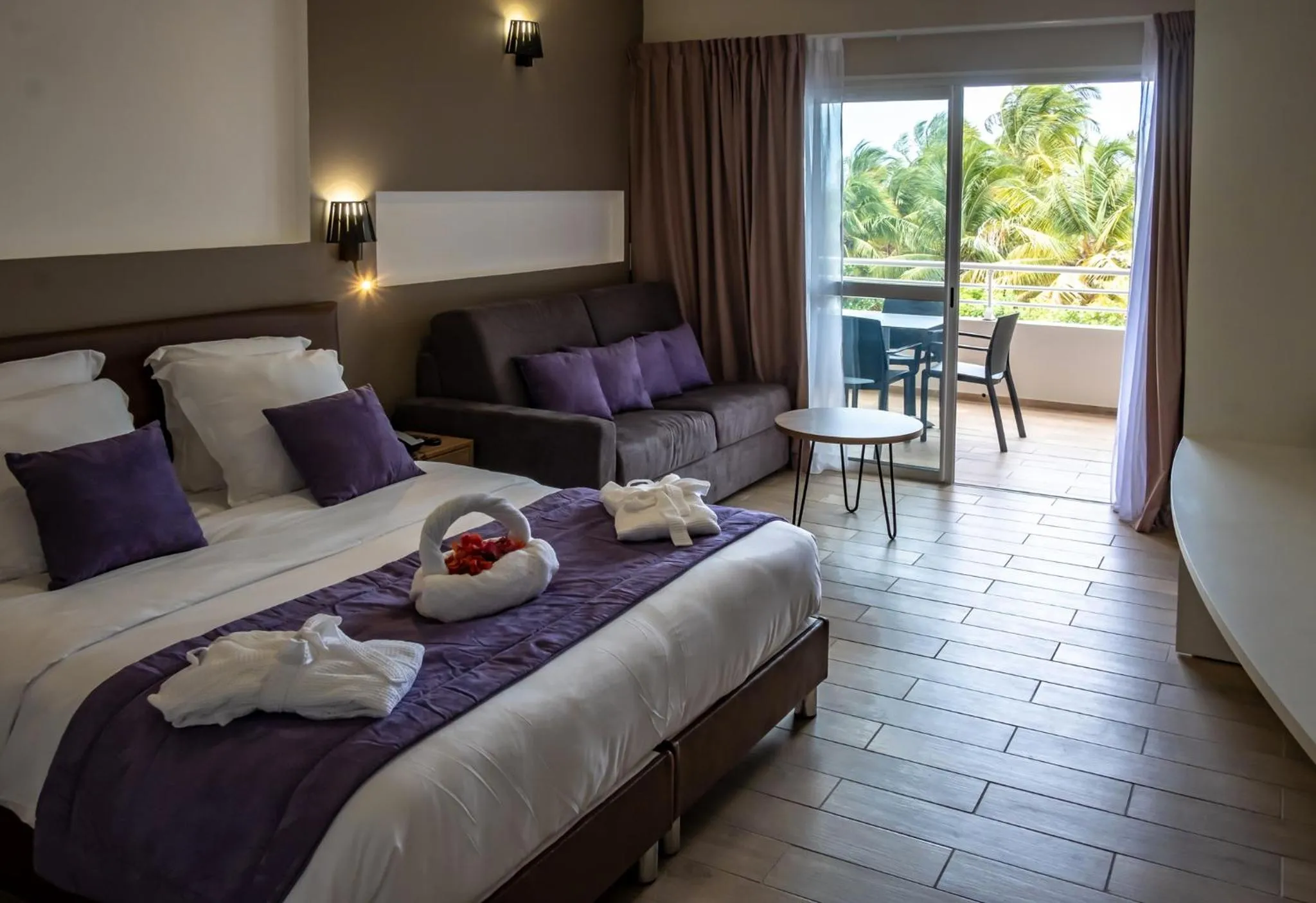 Patio, Bed in Diamant les bains - Résidence Hôtelière