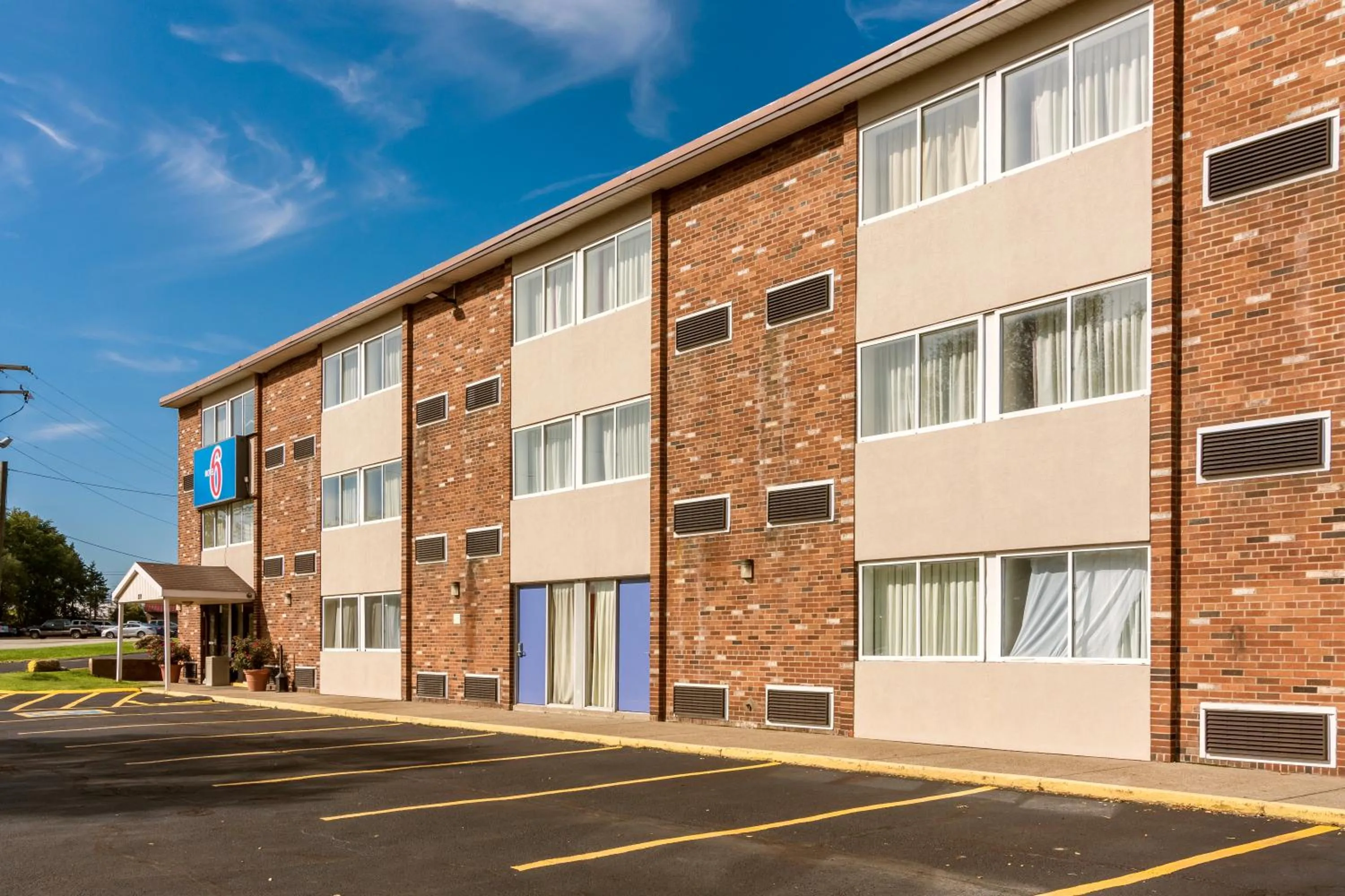 Property building in Motel 6-New Stanton, PA