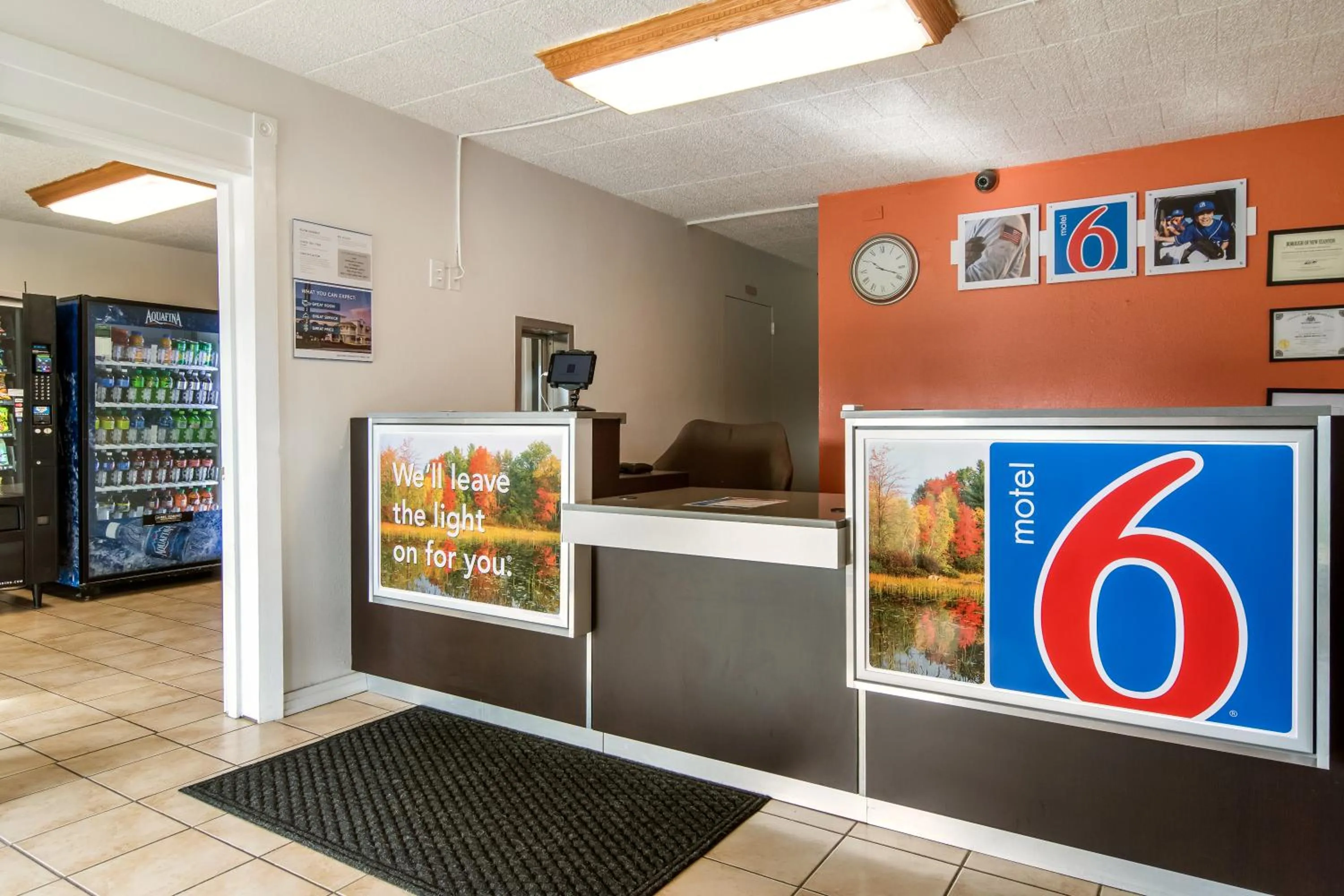 Lobby or reception in Motel 6-New Stanton, PA