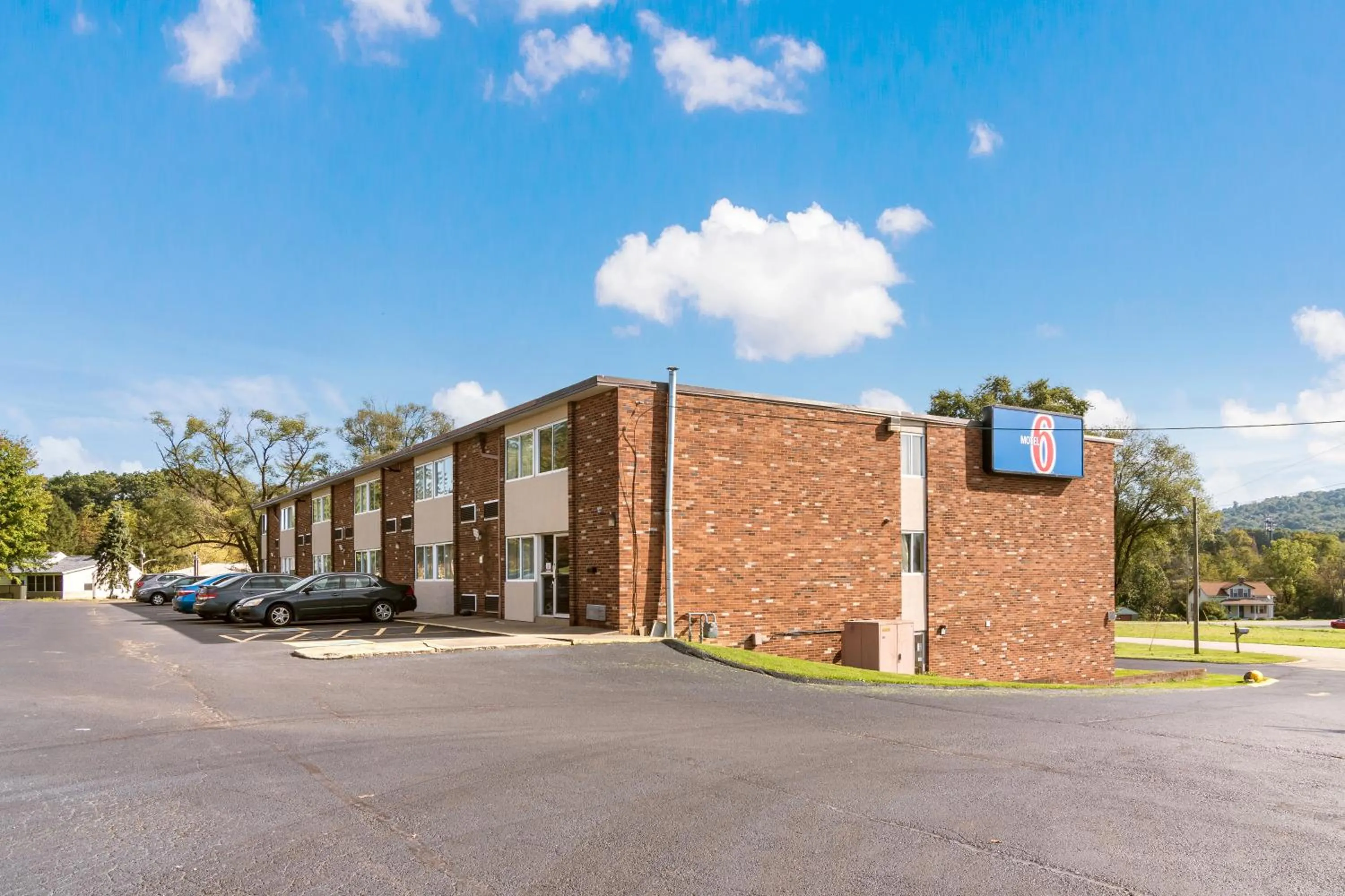 Property building in Motel 6-New Stanton, PA