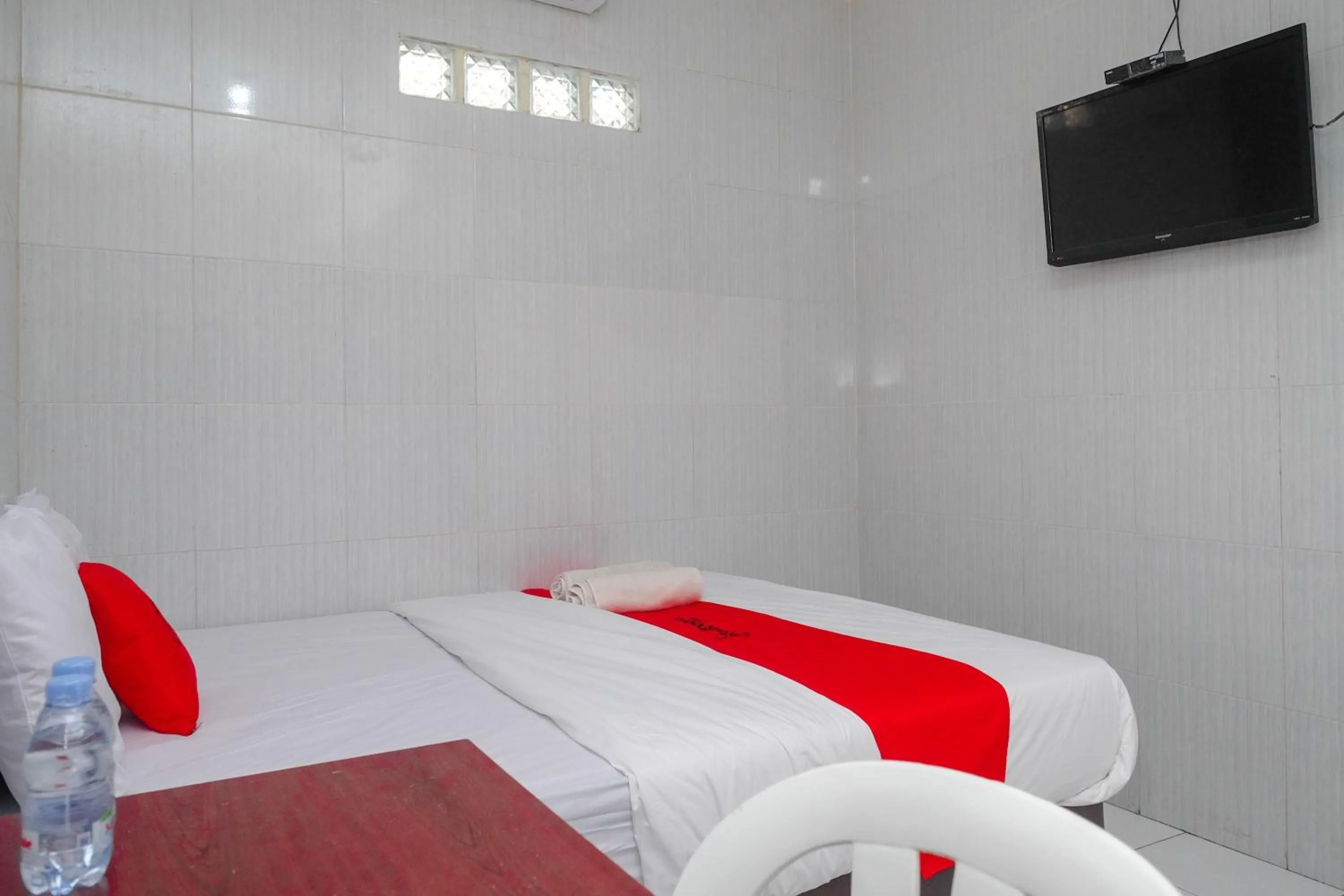 Bedroom, Bed in RedDoorz near Danurejan Malioboro