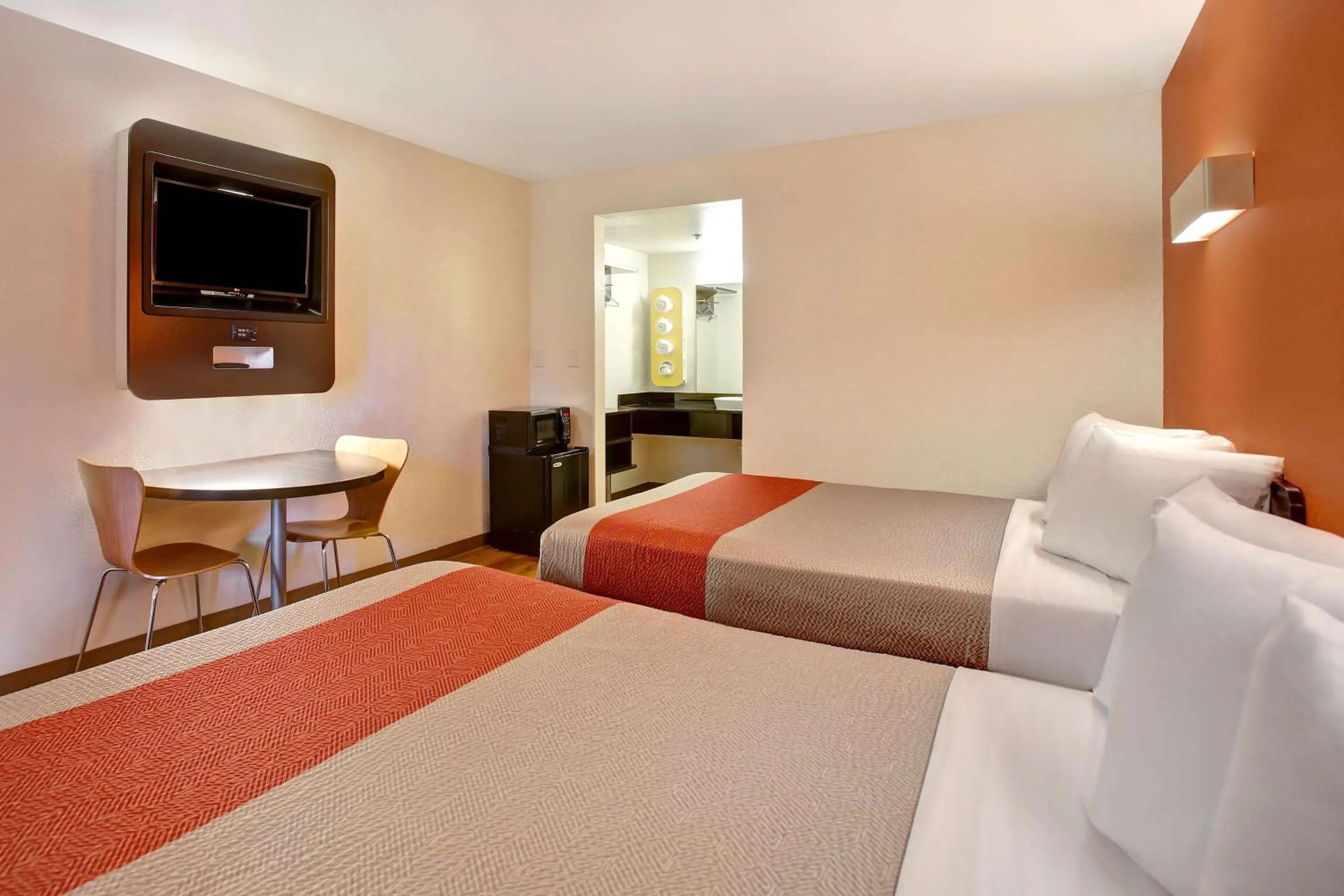 Bedroom, Bed in Motel 6-Sunnyvale, CA - North