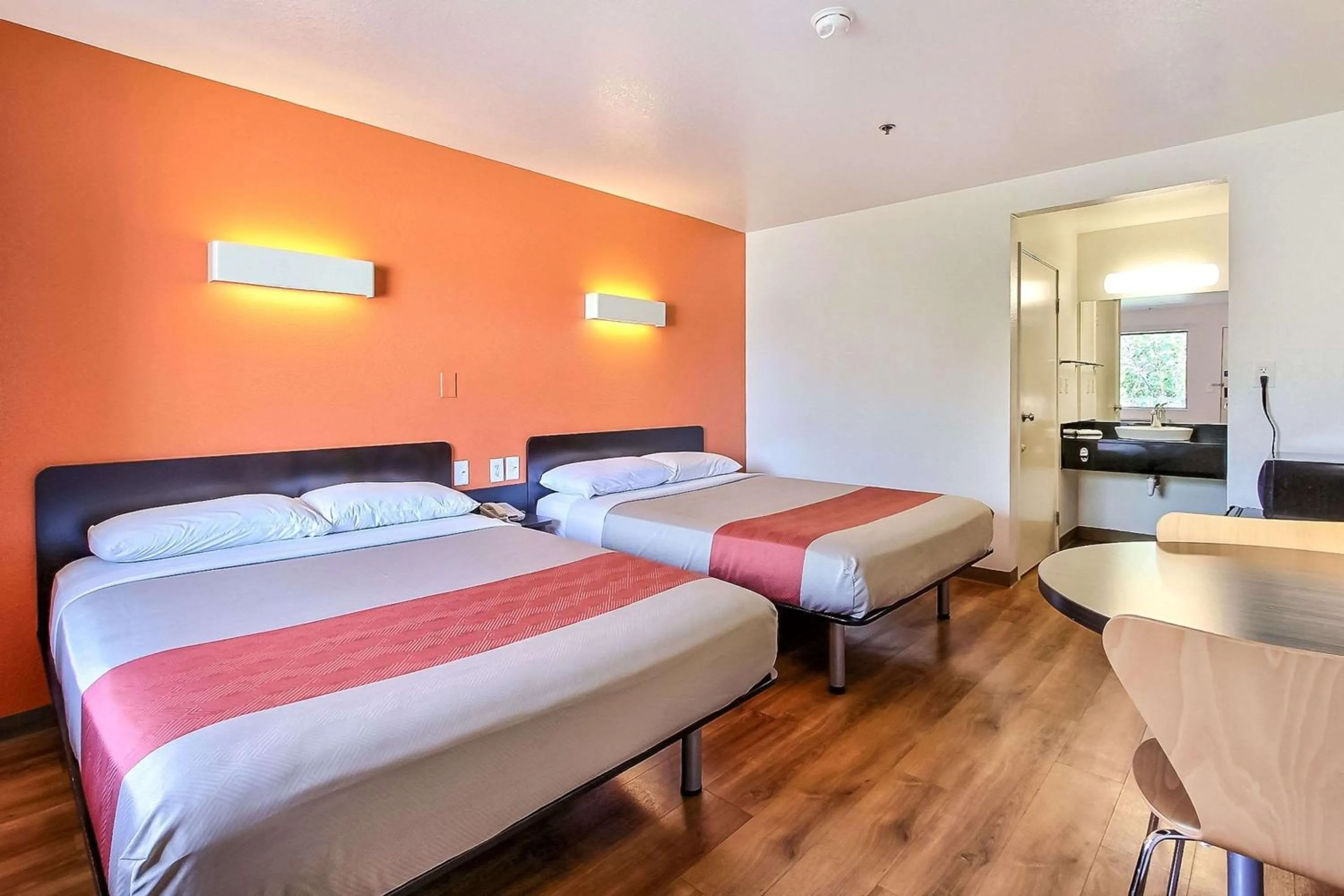 Bedroom, Bed in Motel 6-Sunnyvale, CA - North