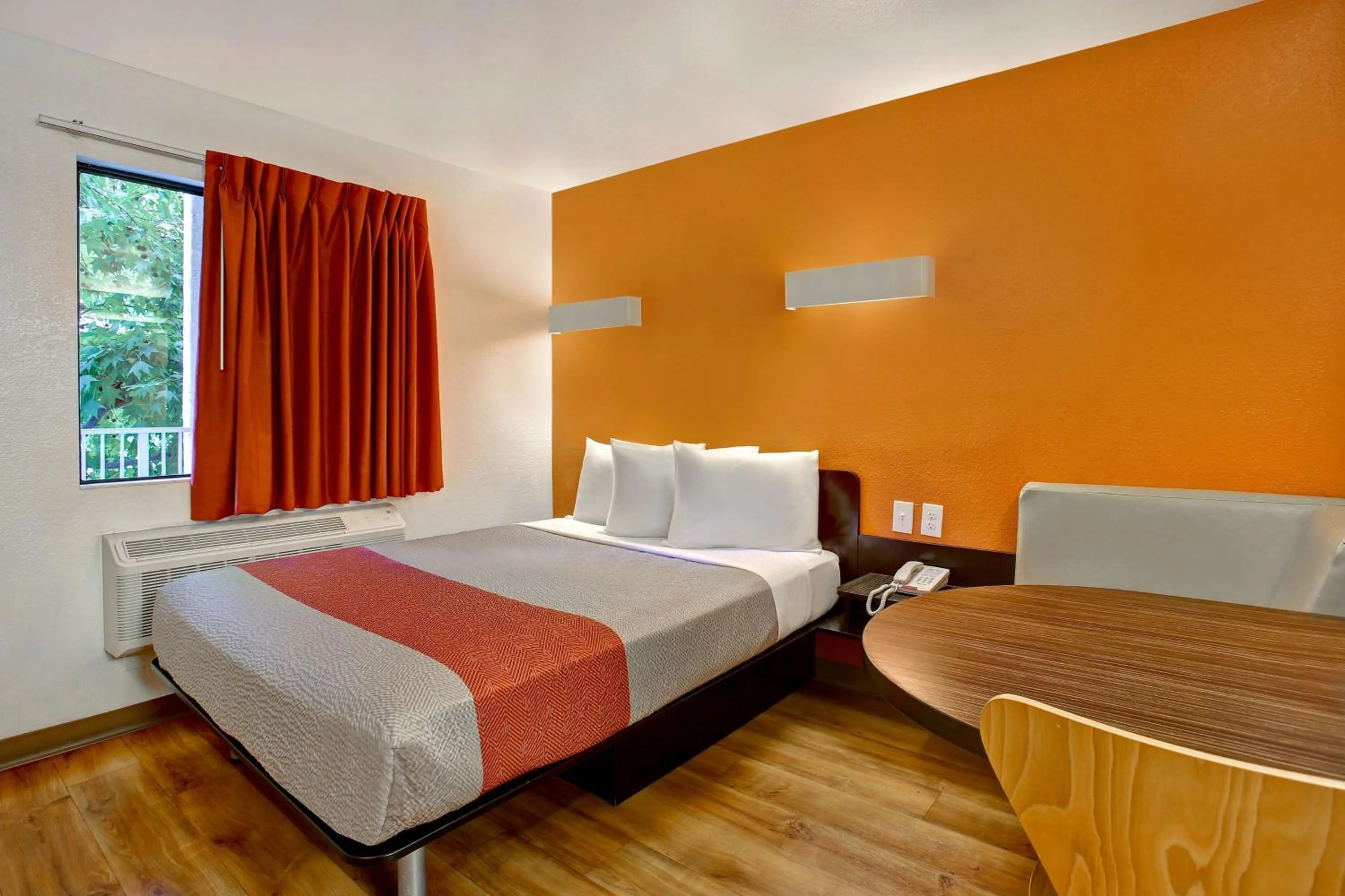 Bedroom, Bed in Motel 6-Sunnyvale, CA - North