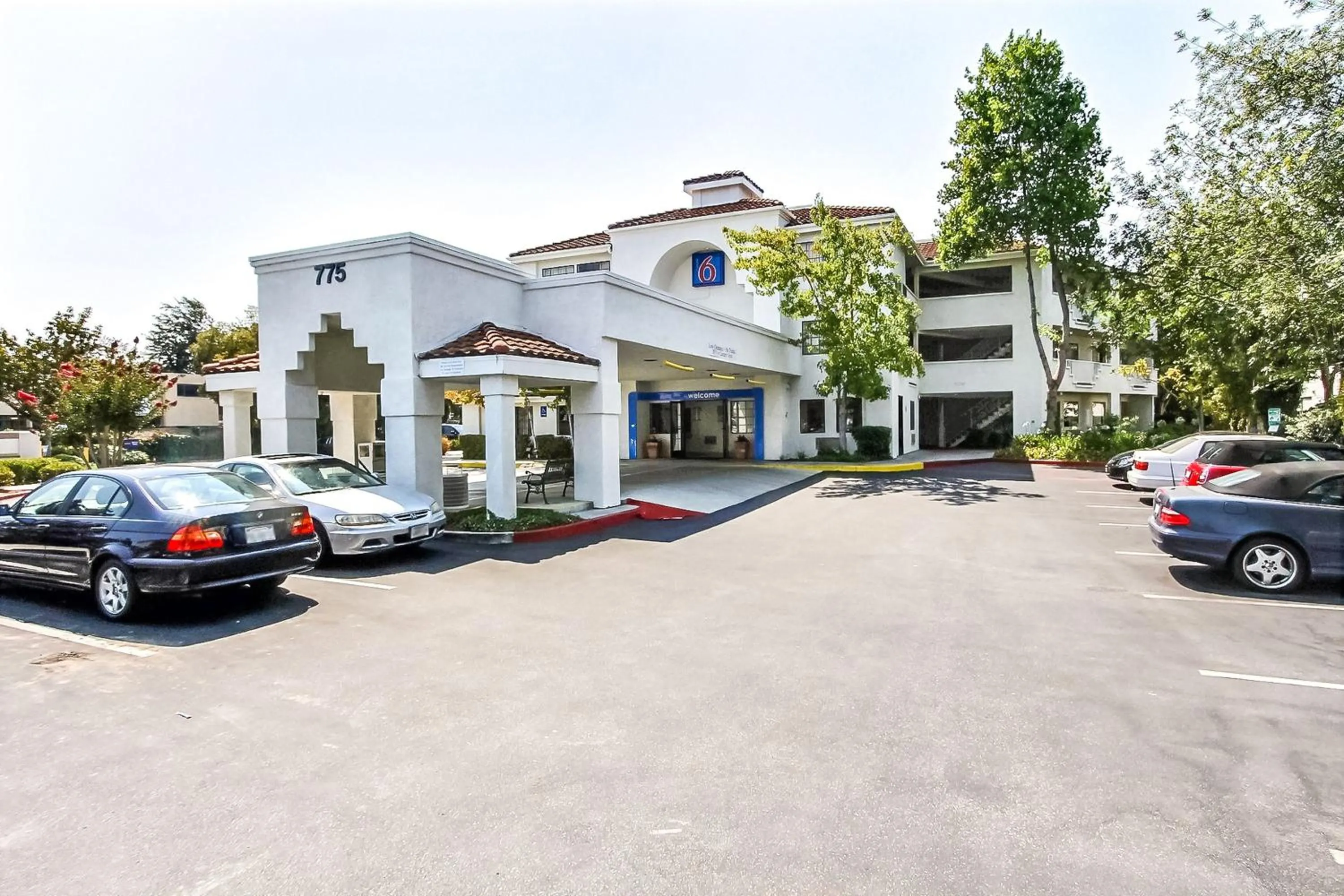 Facade/entrance in Motel 6-Sunnyvale, CA - North
