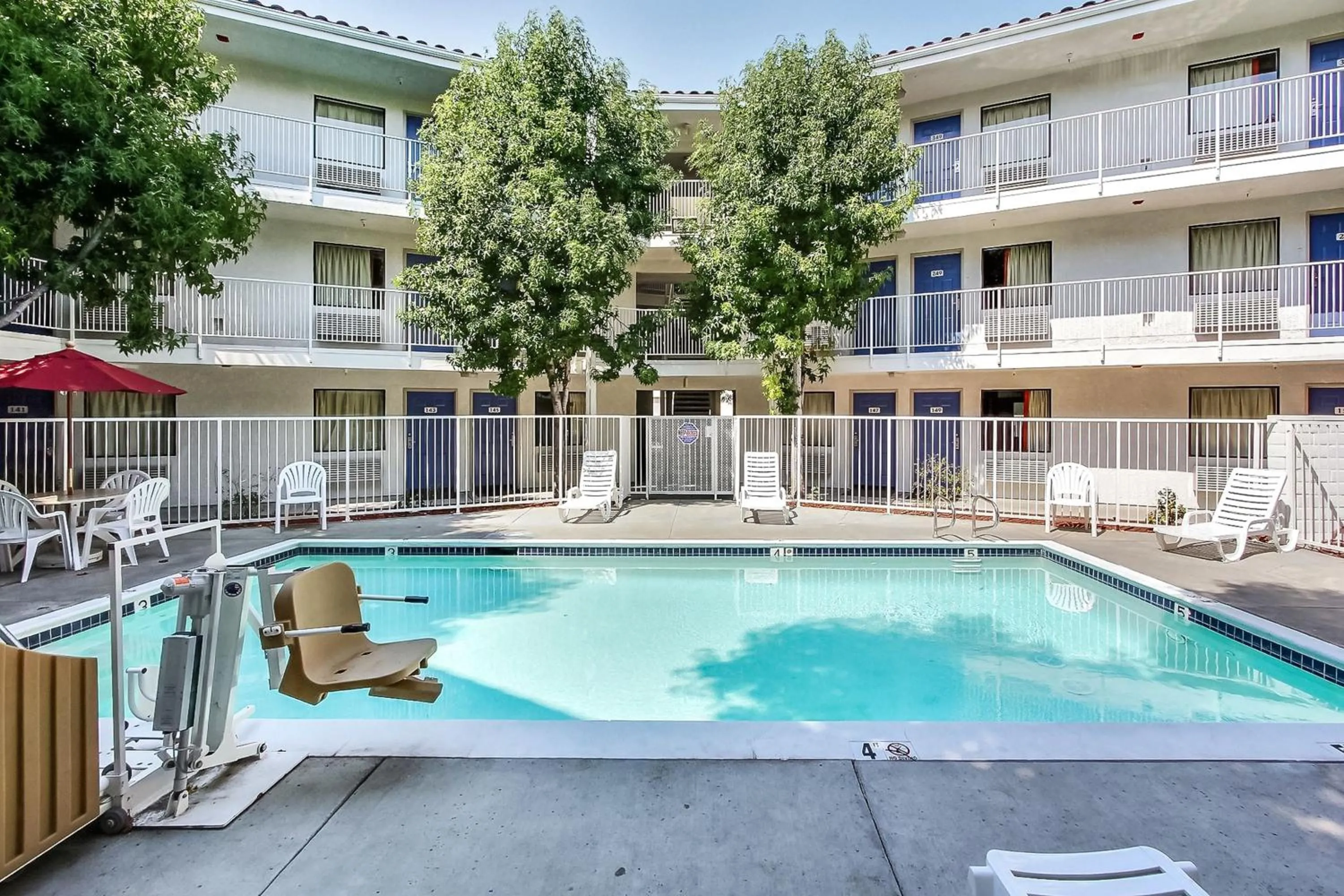 Facade/entrance in Motel 6-Sunnyvale, CA - North