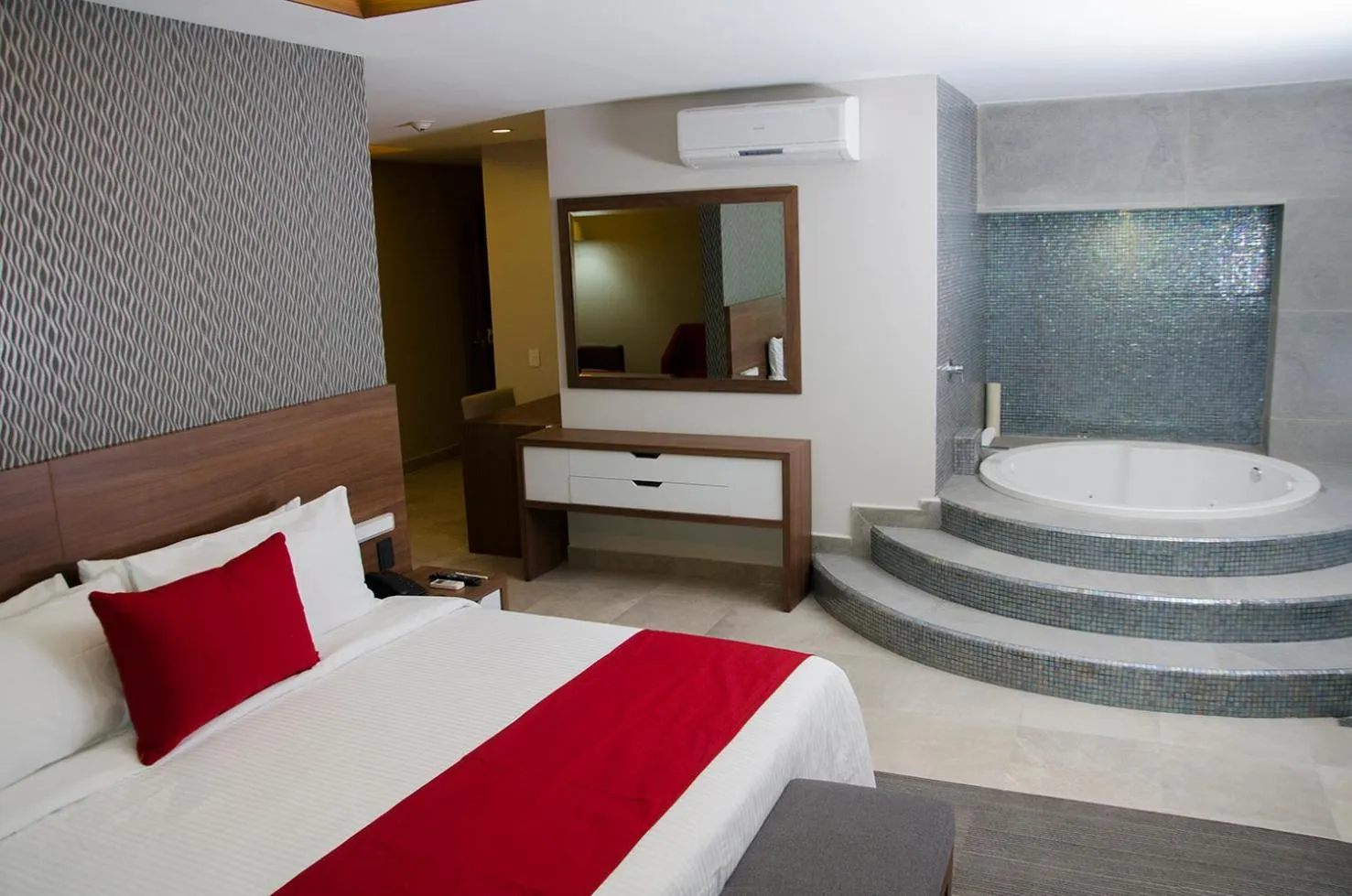 Hot Tub, Bed in Hotel 5 de Mayo