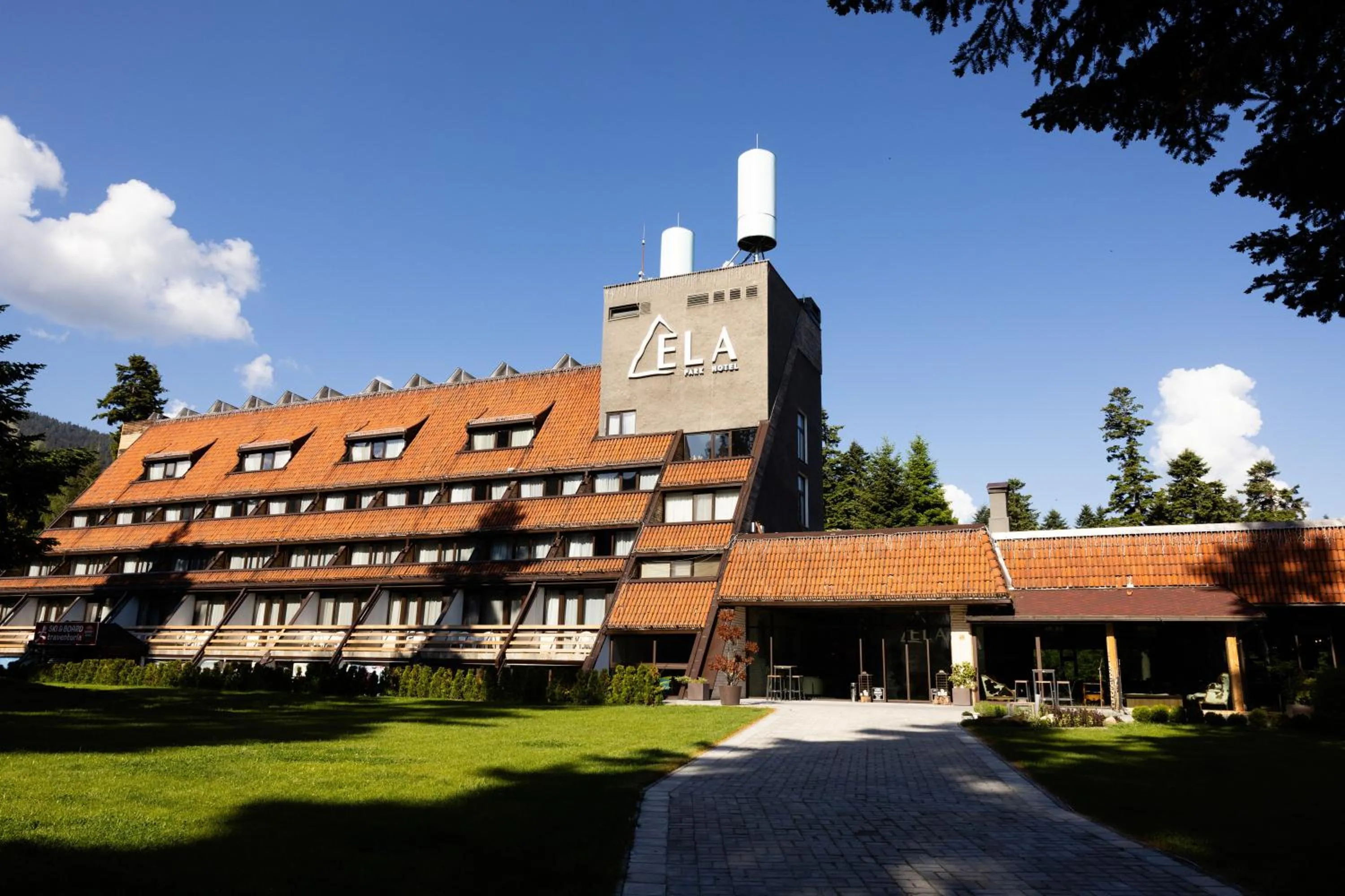 Property building in Park Hotel Ela