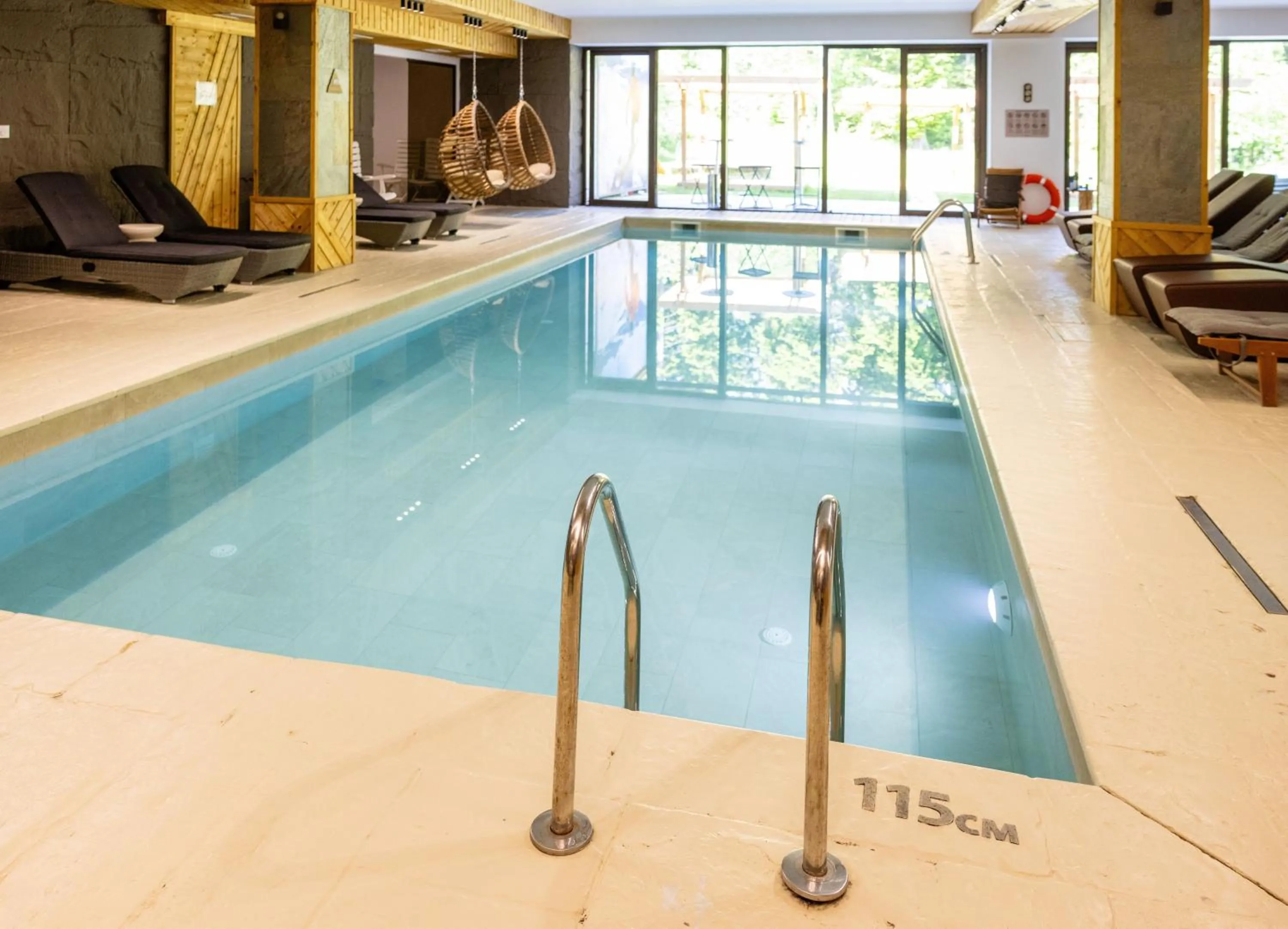 Swimming pool in Park Hotel Ela