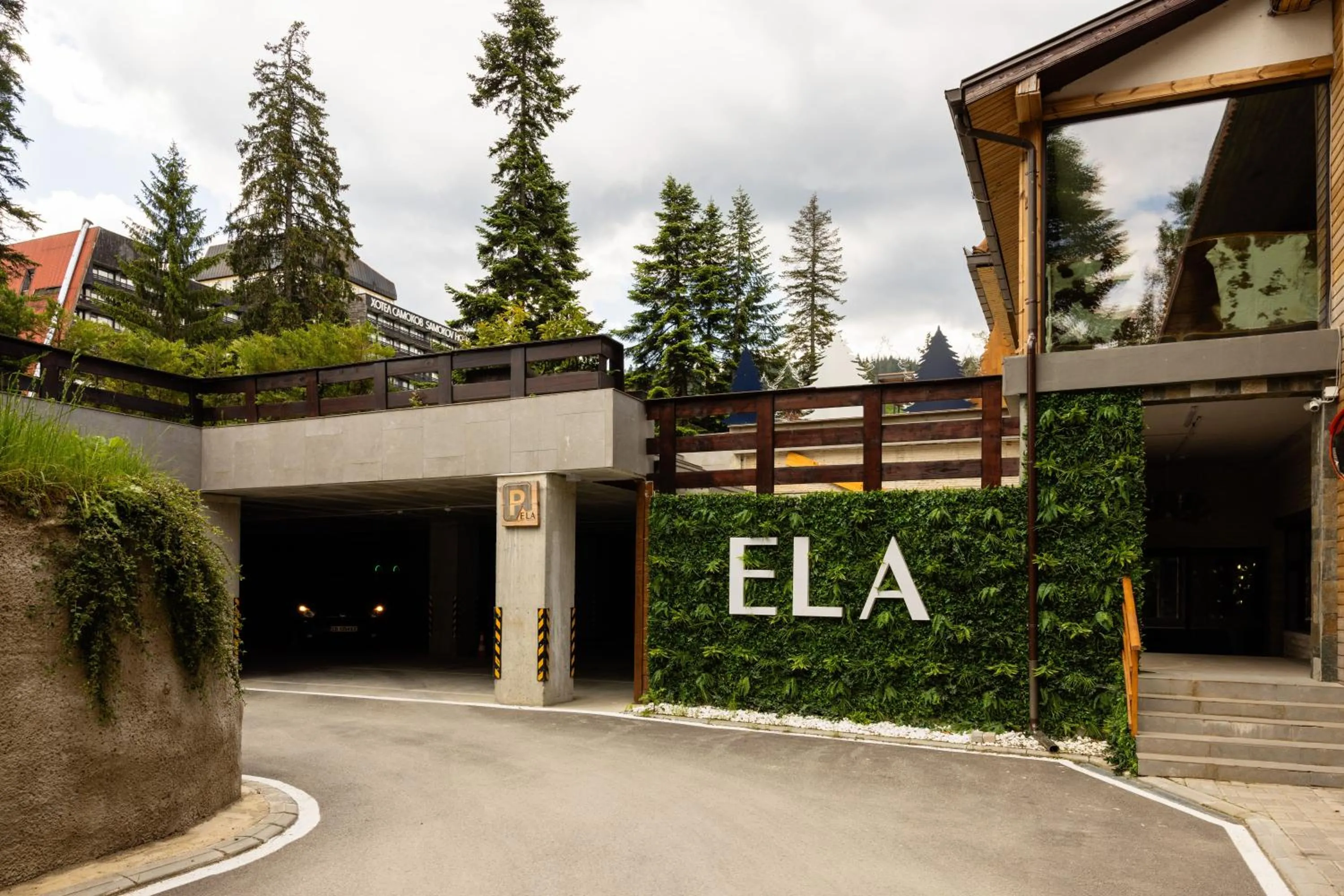 Facade/entrance in Park Hotel Ela