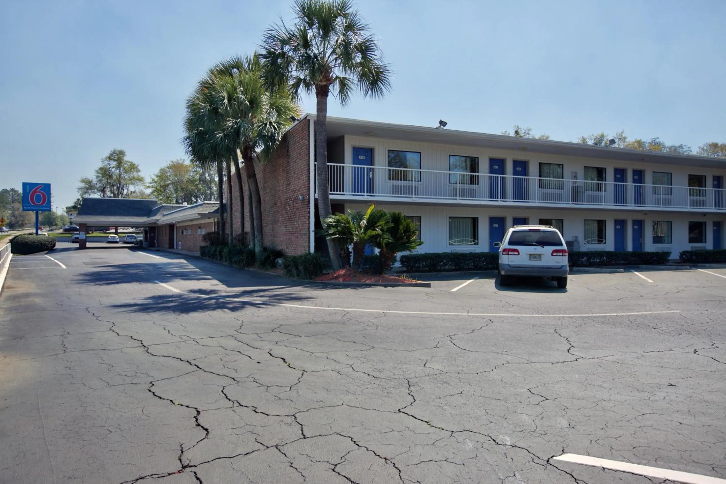 Facade/entrance in Motel 6-Tallahassee, FL - Downtown