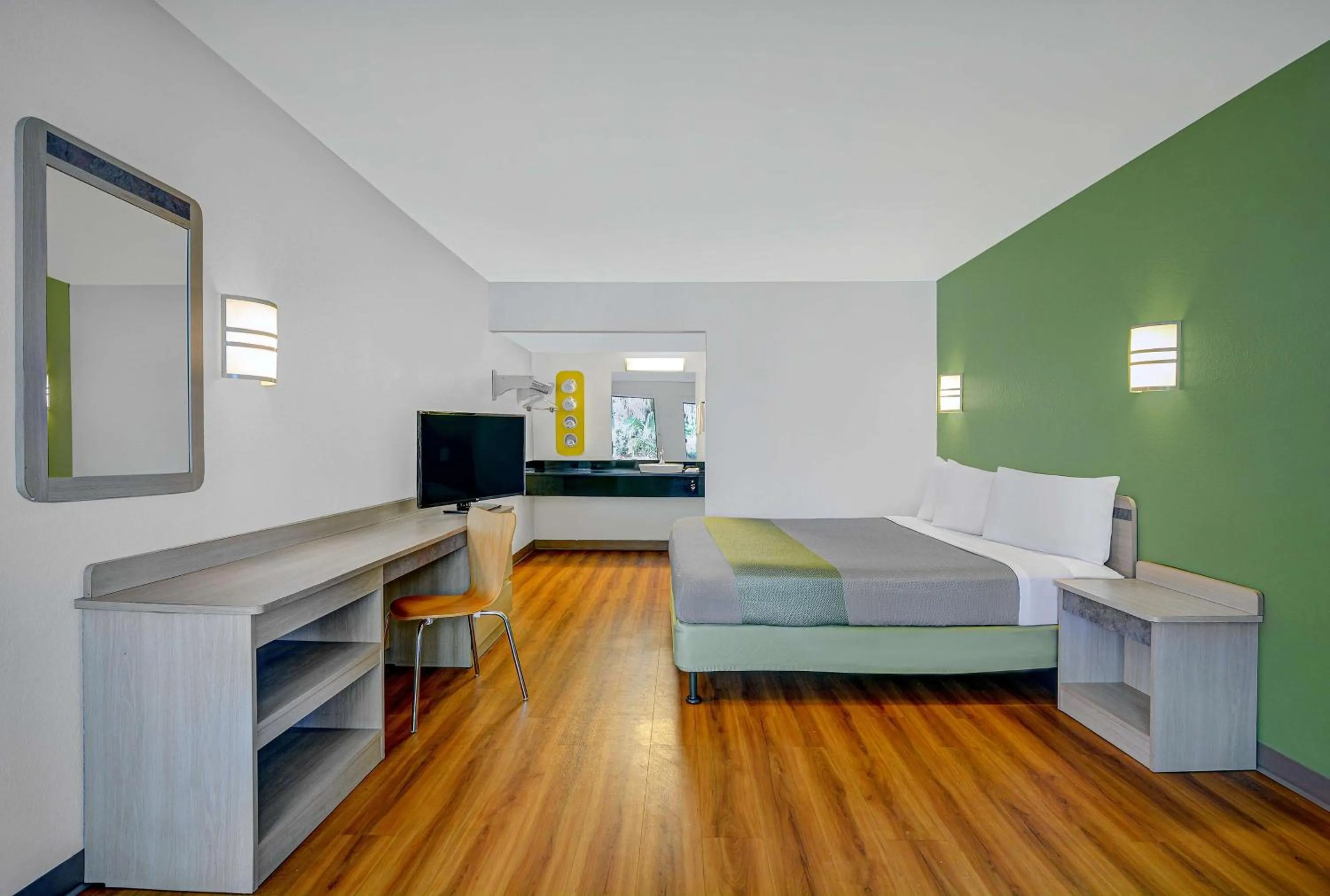 Bedroom, Bed in Motel 6-Tallahassee, FL - Downtown