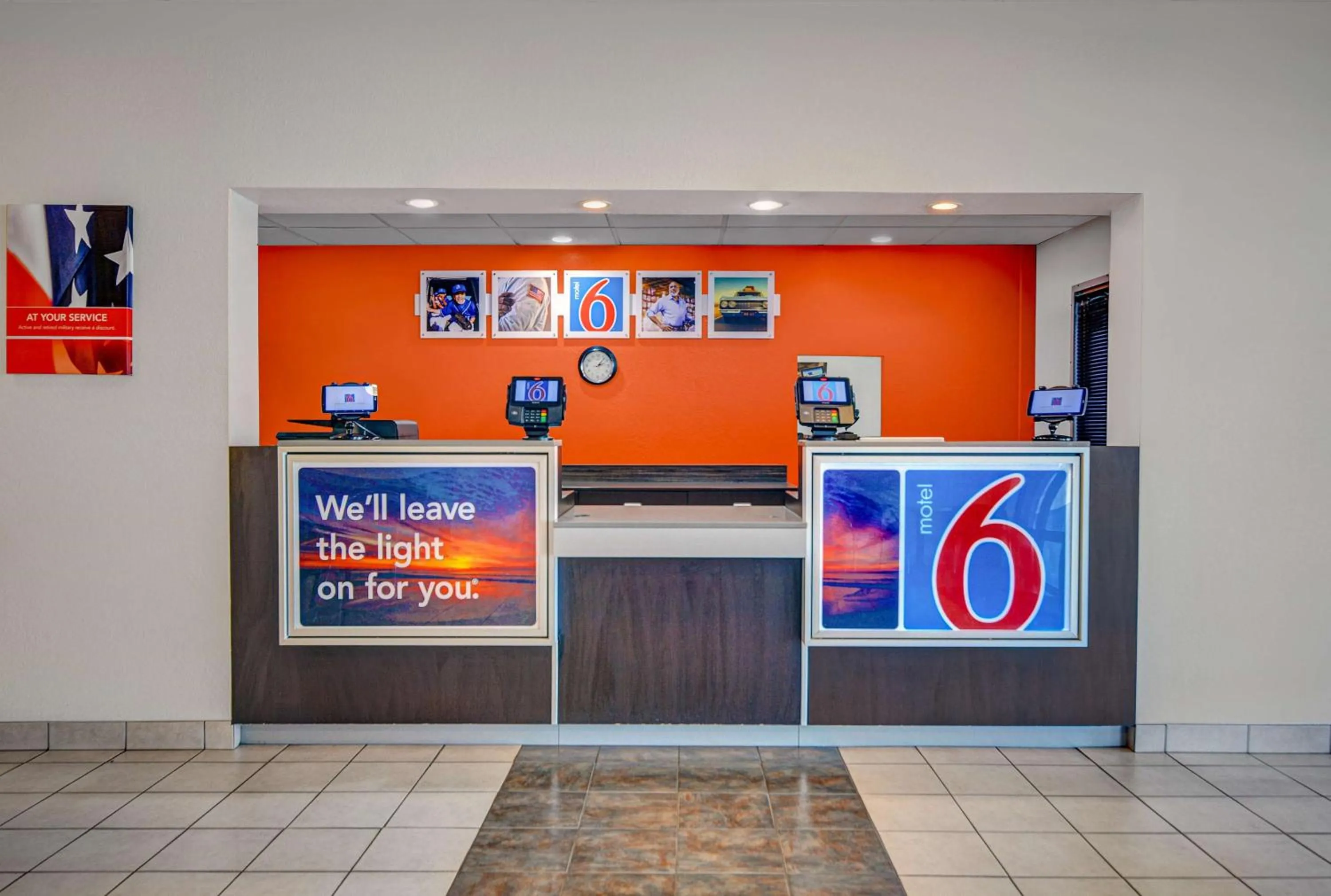 Lobby or reception in Motel 6-Tallahassee, FL - Downtown