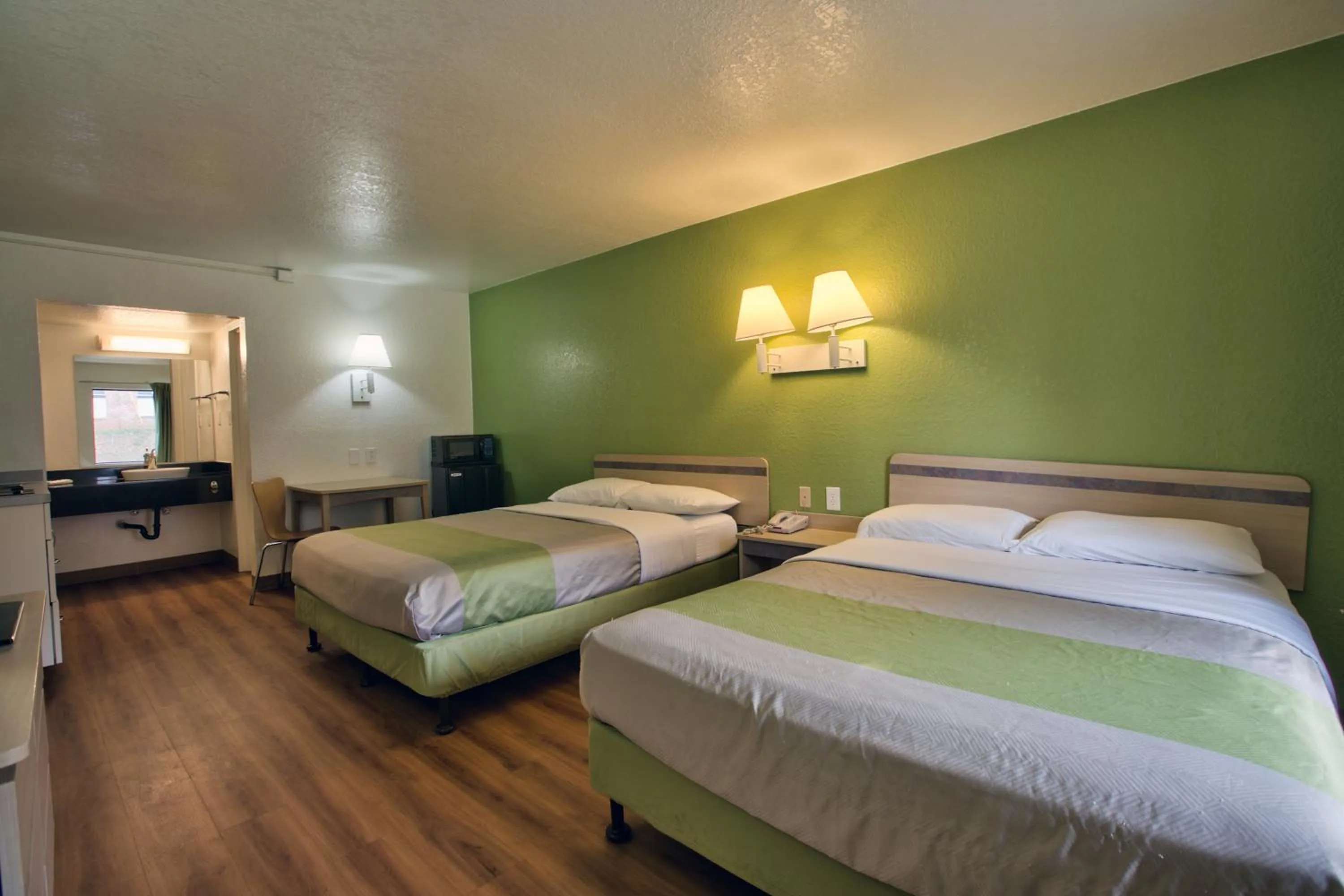 Bedroom, Bed in Motel 6-Tallahassee, FL - Downtown