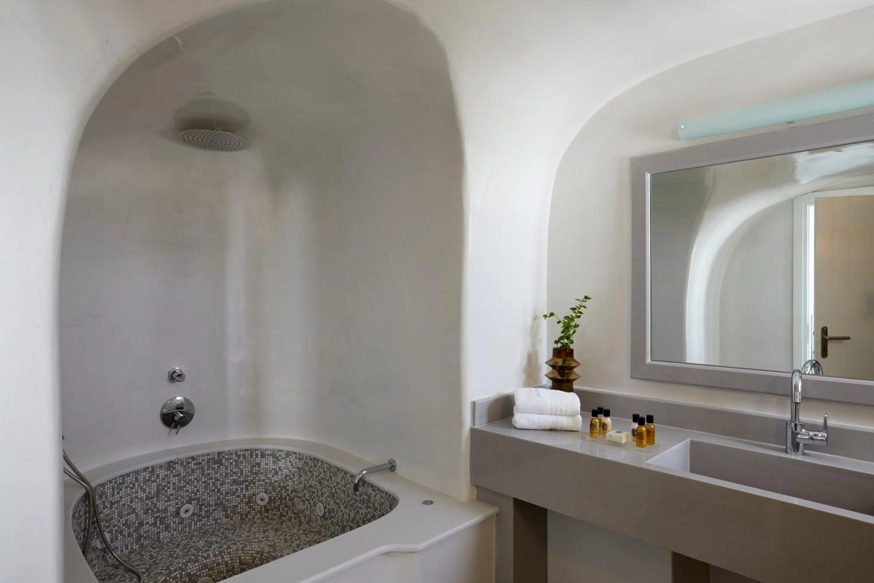 Bathroom in Petit Palace Suites