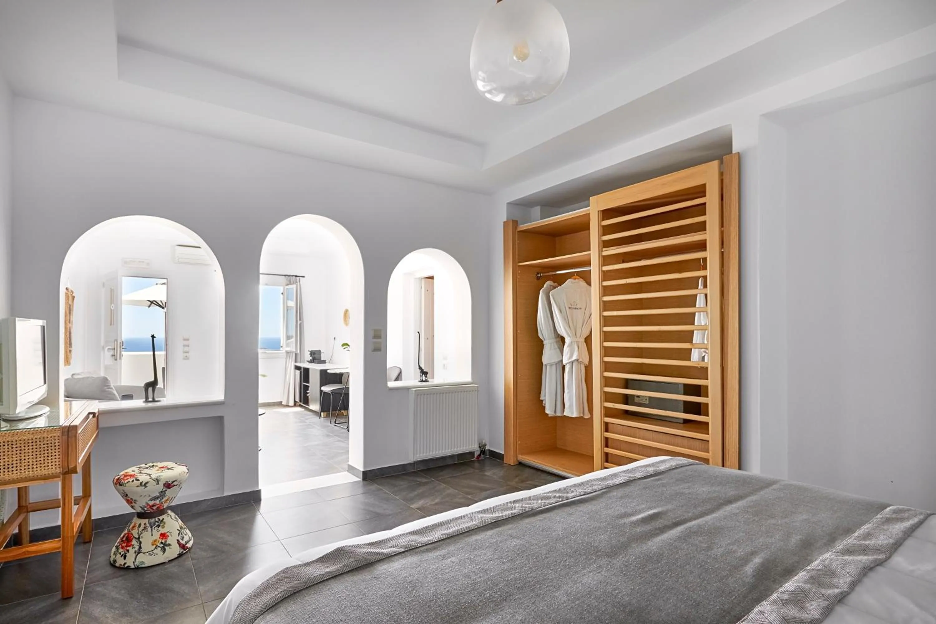 Seating area, Bed in Petit Palace Suites