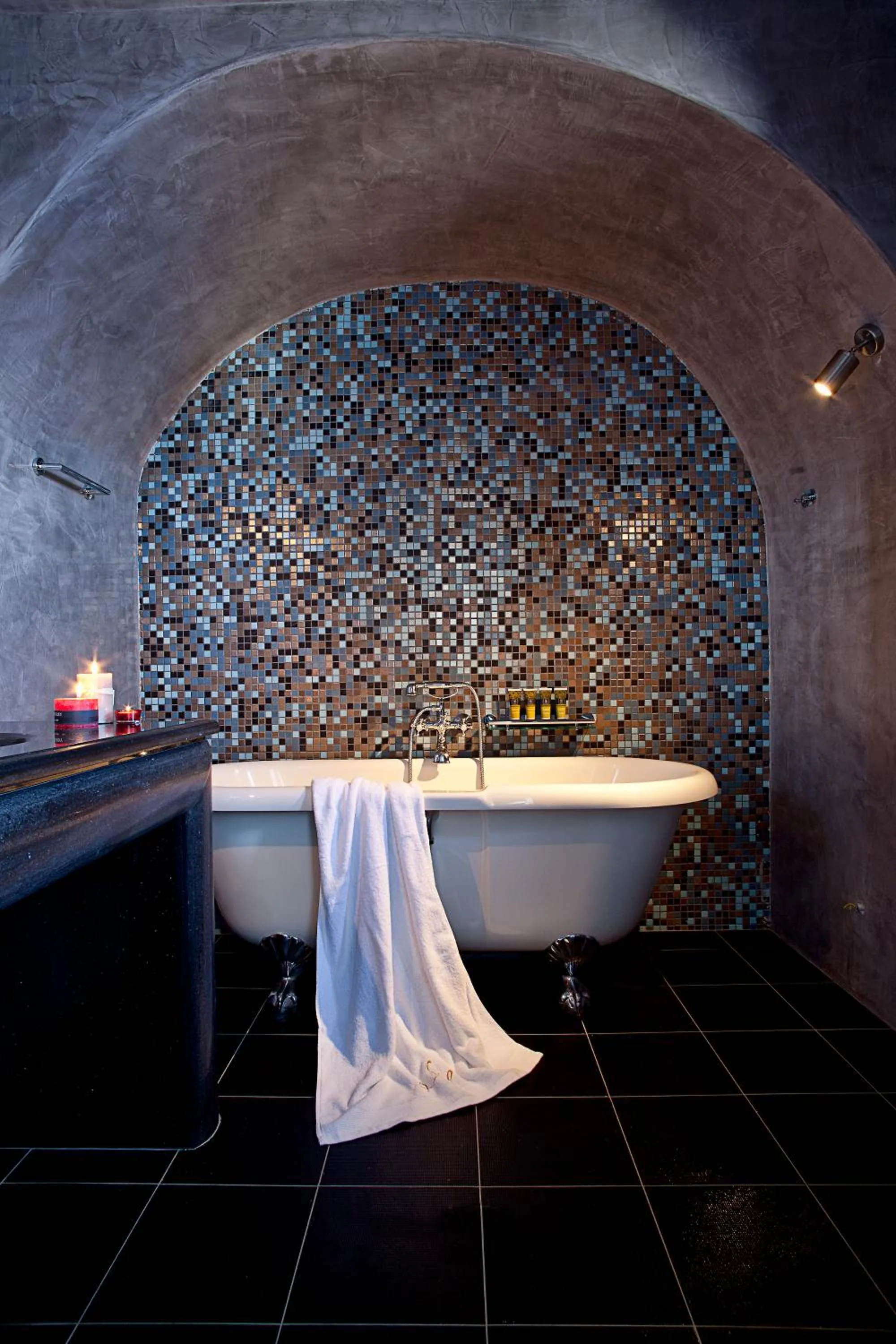 Bath in Petit Palace Suites