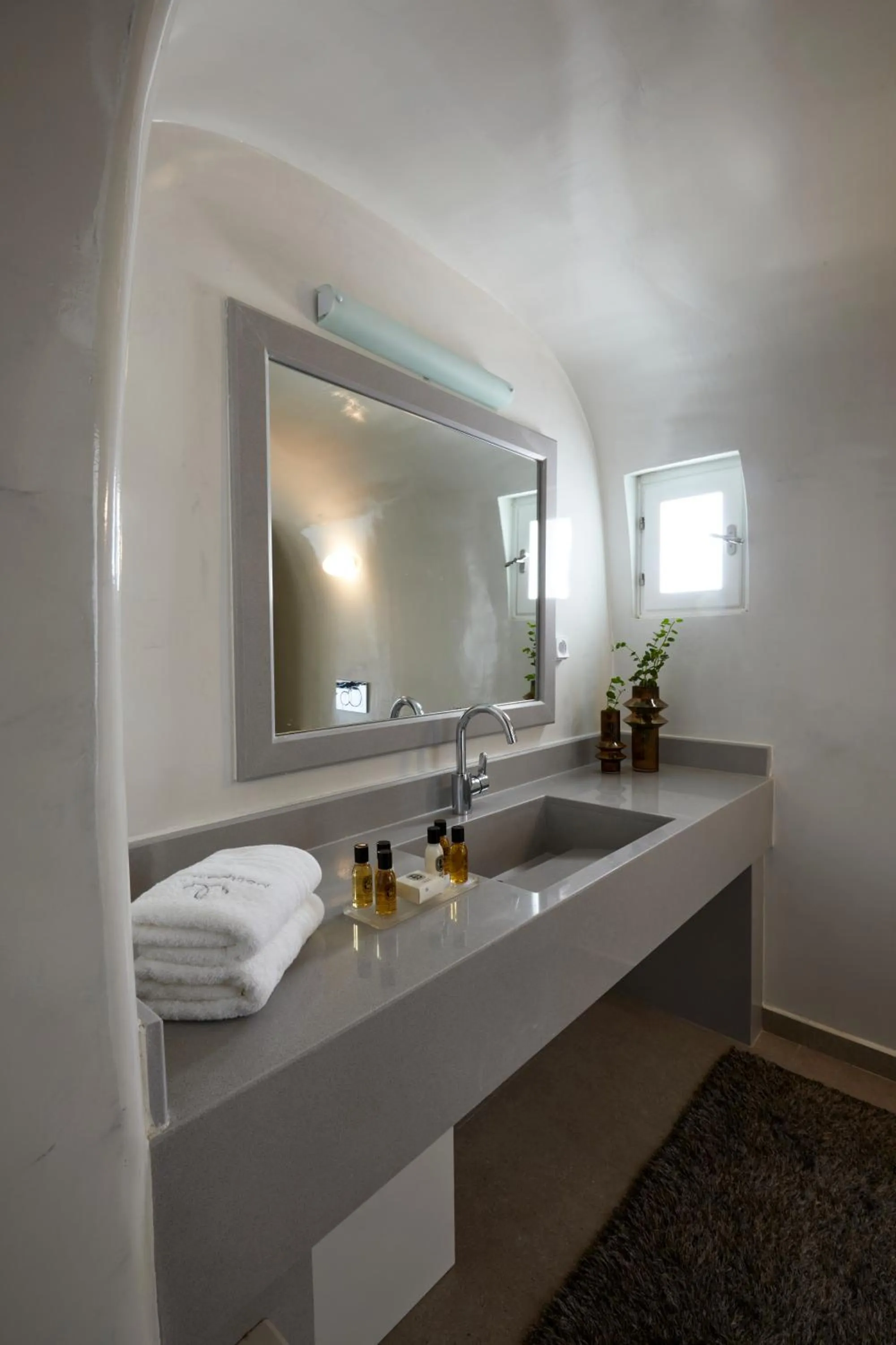 Bathroom in Petit Palace Suites