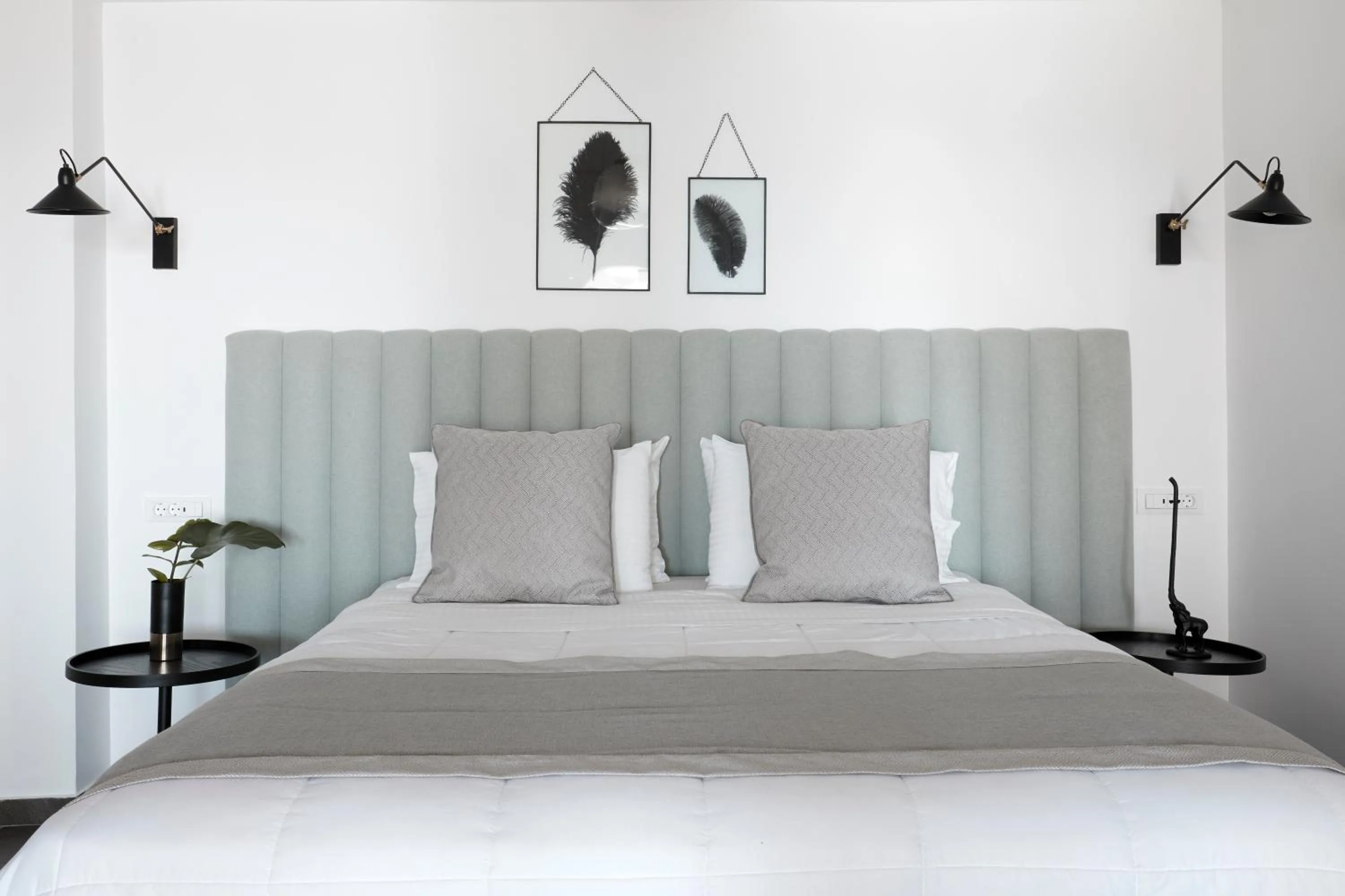 Bedroom, Bed in Petit Palace Suites