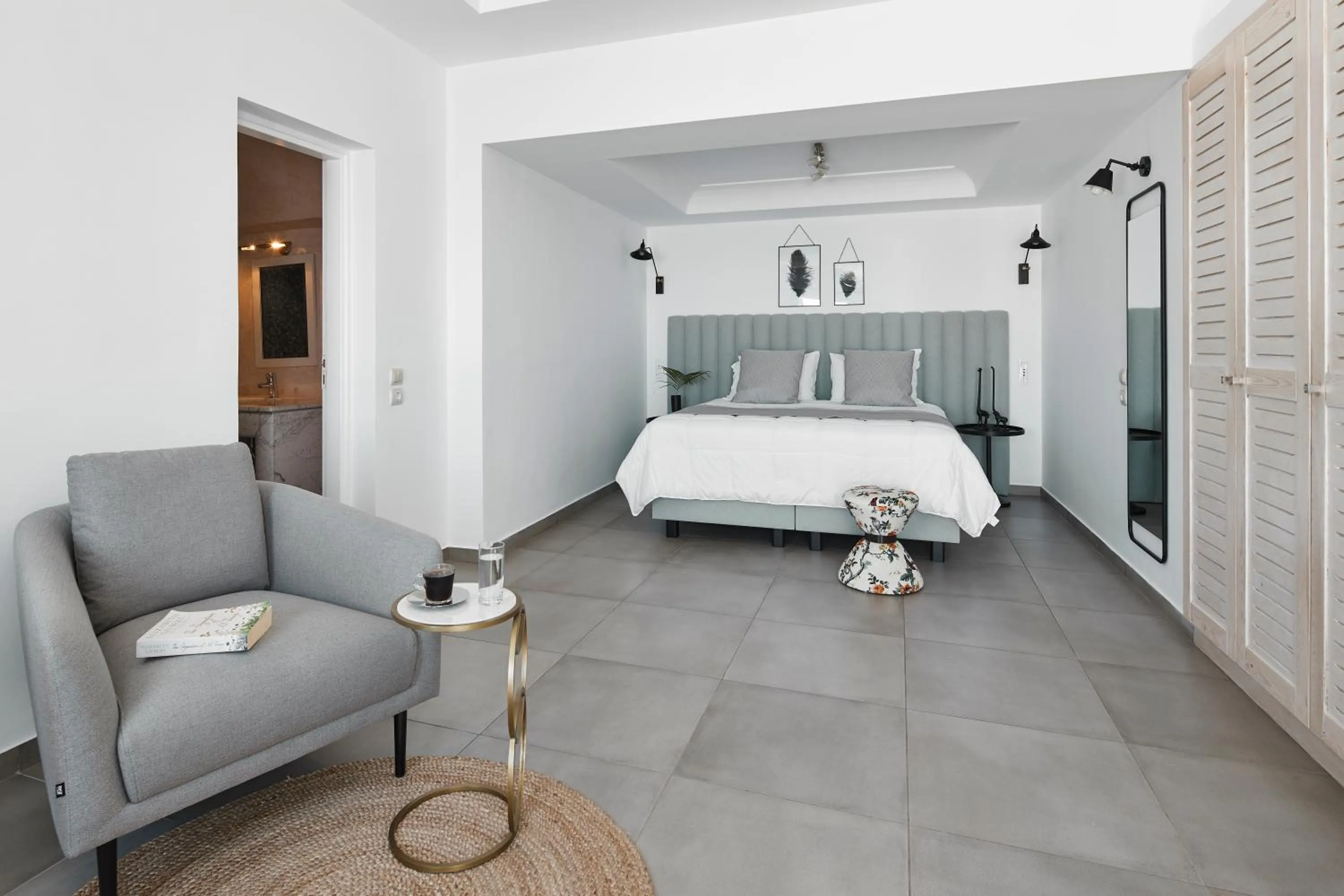 Bedroom, Bed in Petit Palace Suites