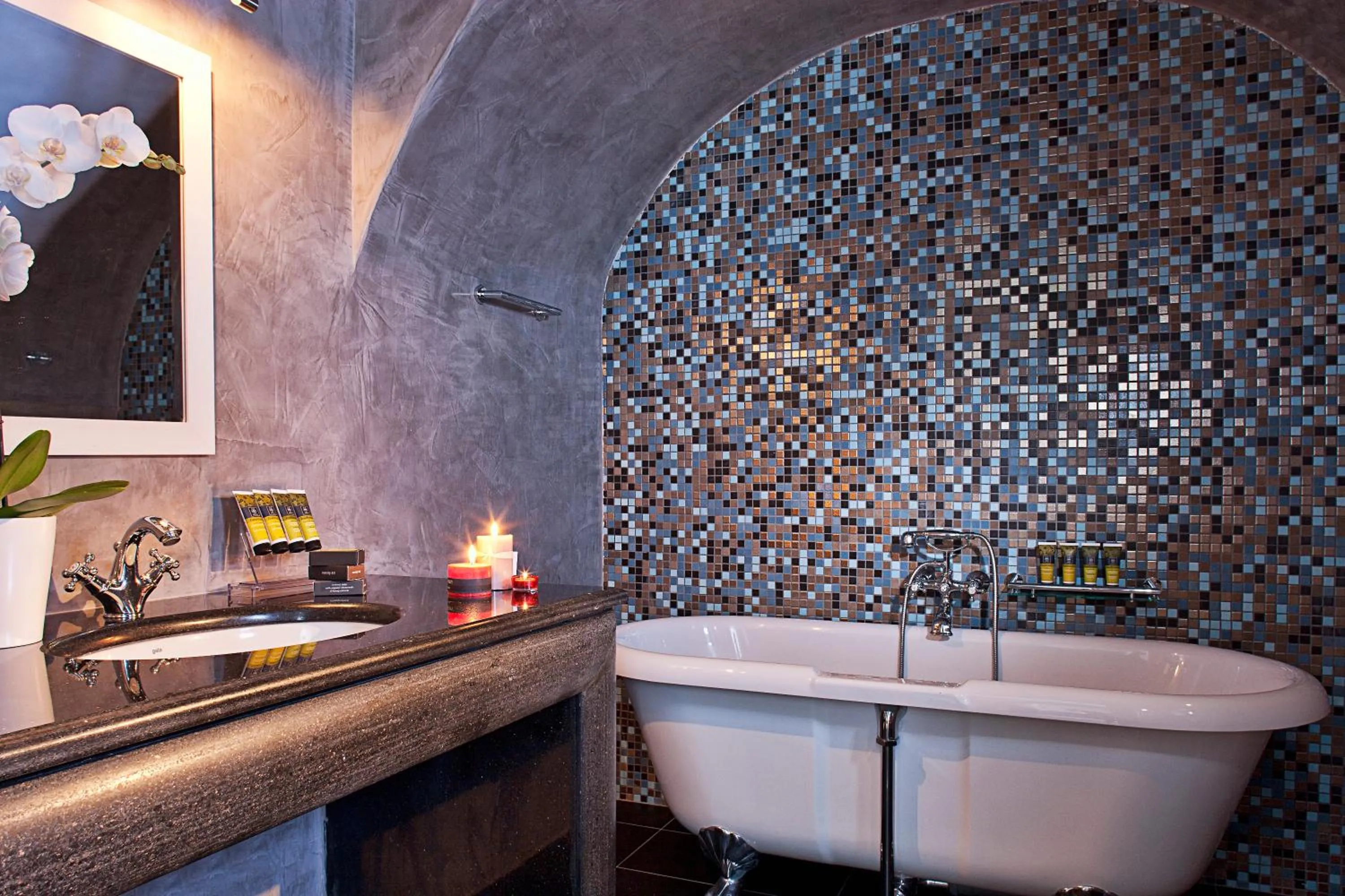 Bath in Petit Palace Suites