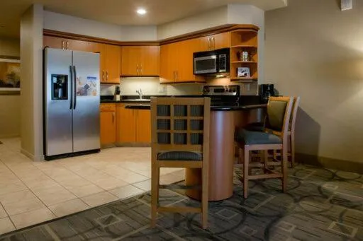 Kitchen or kitchenette in The Platinum Hotel