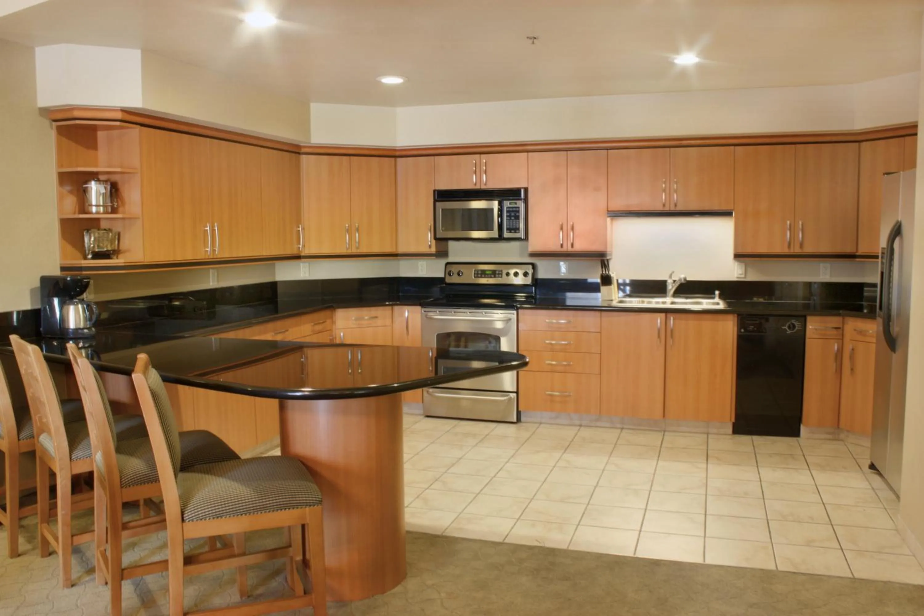 Kitchen or kitchenette in The Platinum Hotel