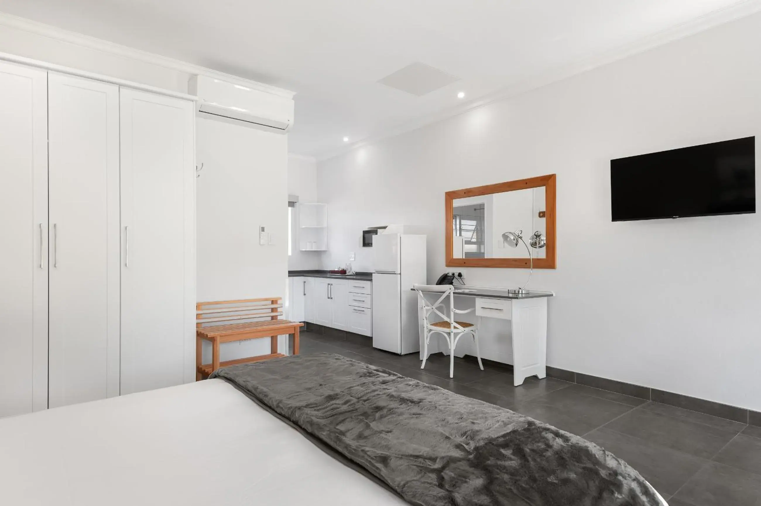 GUEST ROOM 1 QUEEN BED WITH GARDEN VIEW - single occupancy in Park Hotel Mokopane GUEST ROOM 1 QUEEN BED WITH GARDEN VIEW - single occupancy in Park Hotel Mokopane