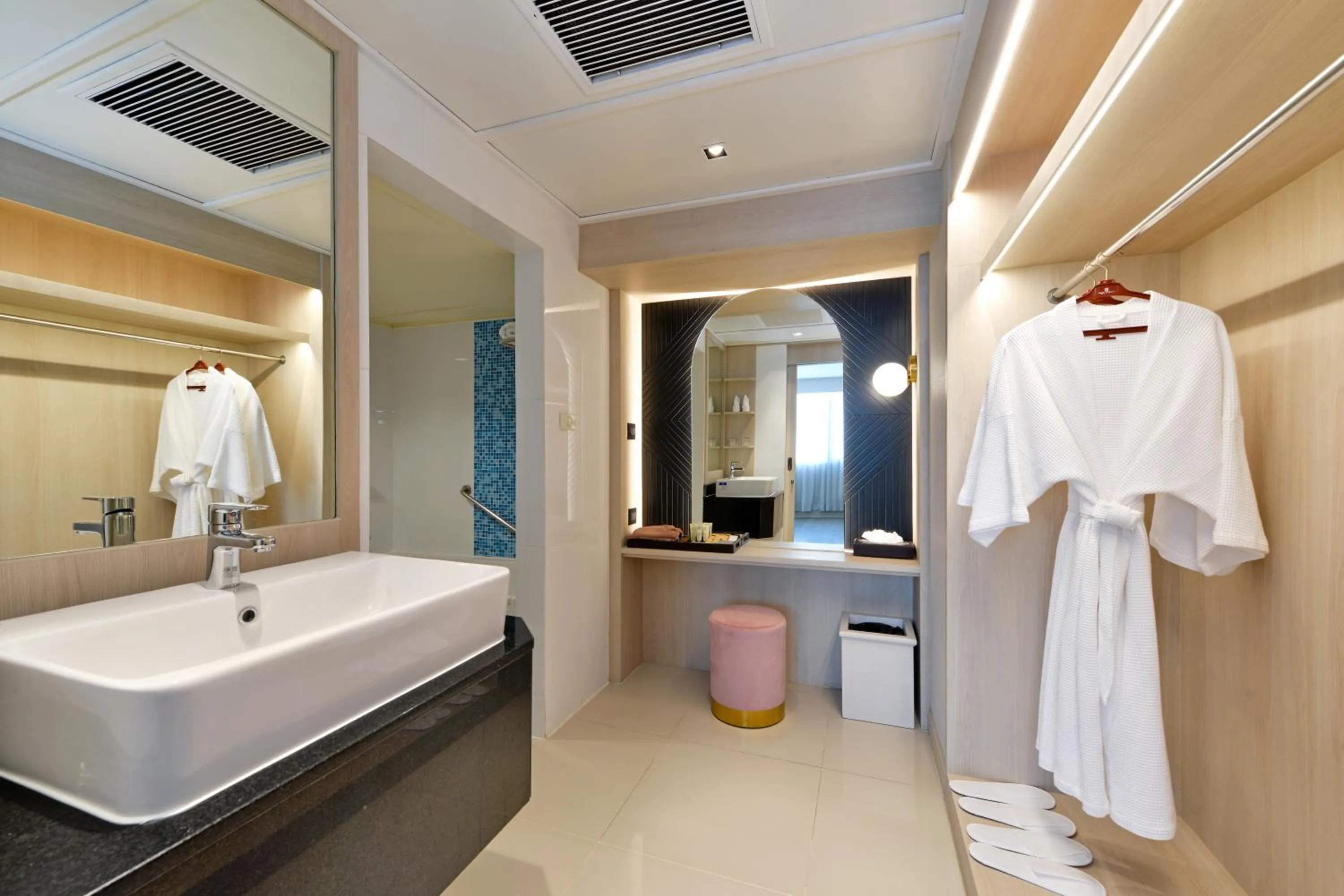 Bathroom in Twin Towers Hotel