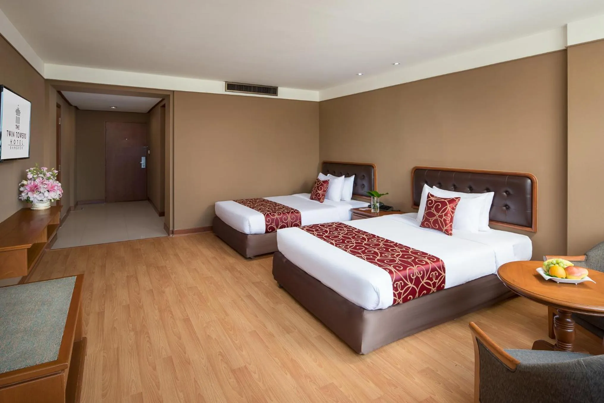 Bedroom, Bed in Twin Towers Hotel