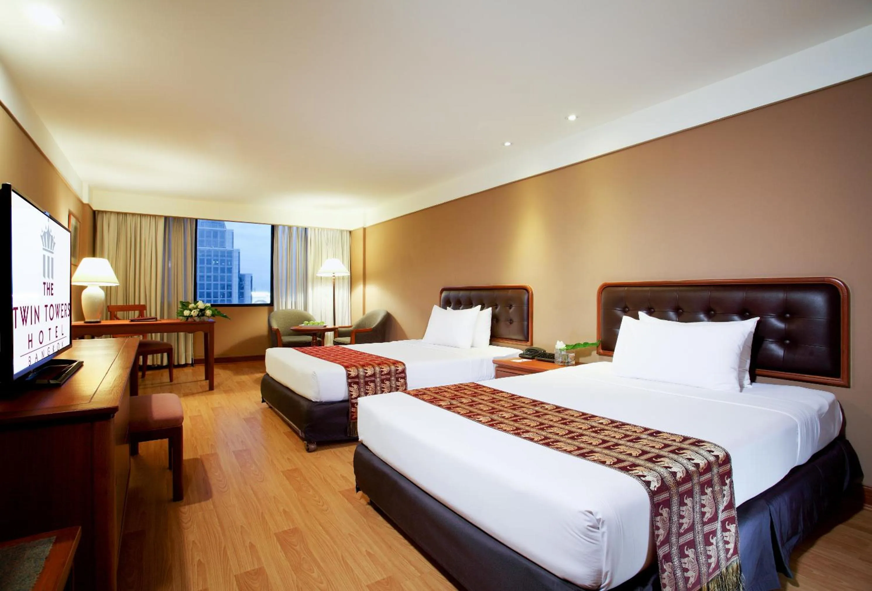 Bedroom, Bed in Twin Towers Hotel