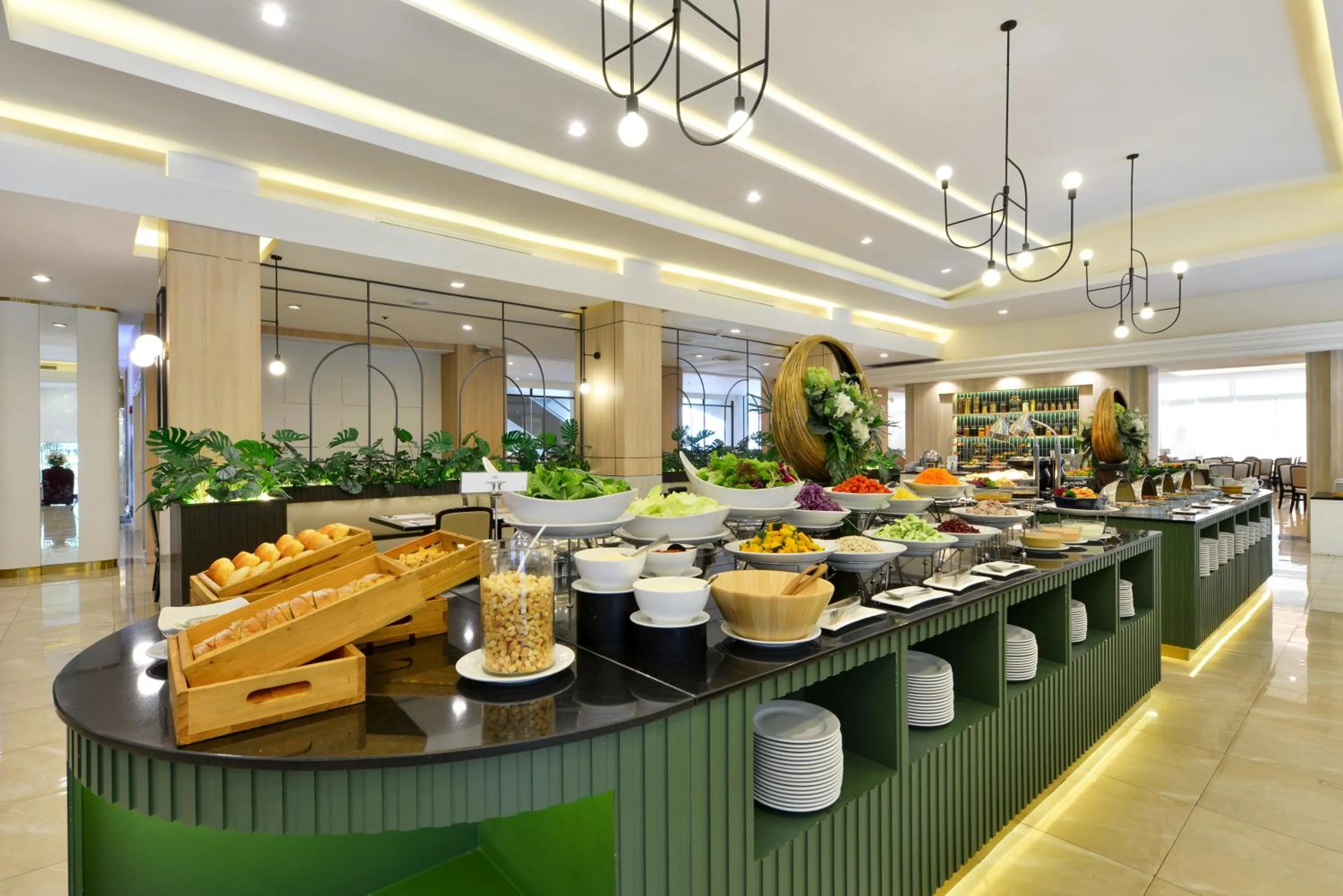Restaurant/places to eat in Twin Towers Hotel