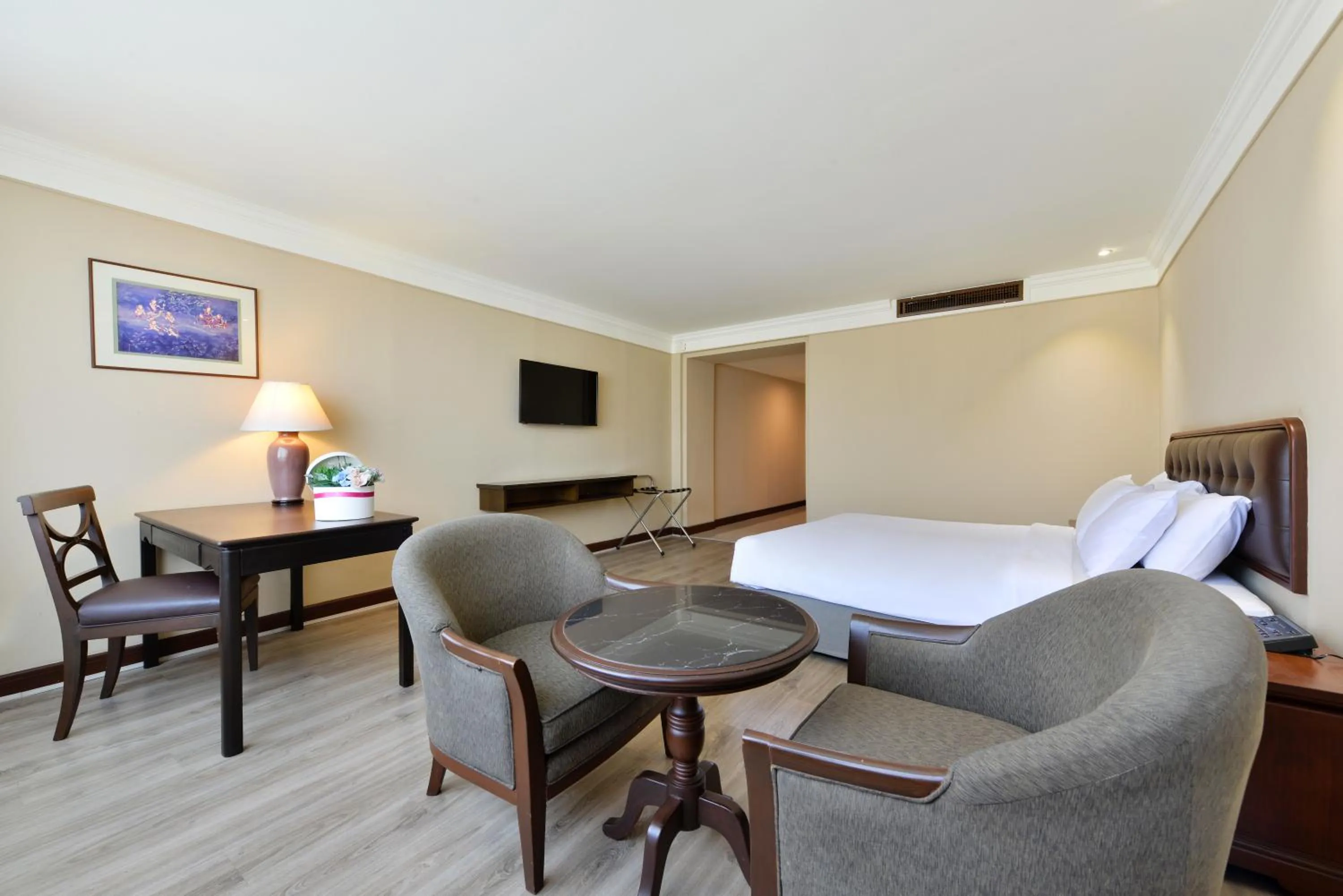 Seating area, Bed in Twin Towers Hotel