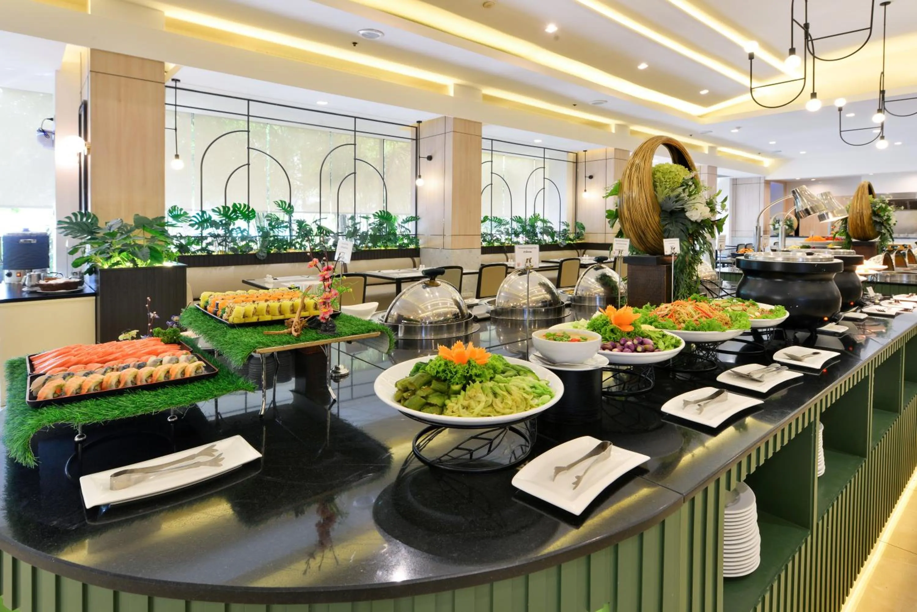 Restaurant/places to eat in Twin Towers Hotel