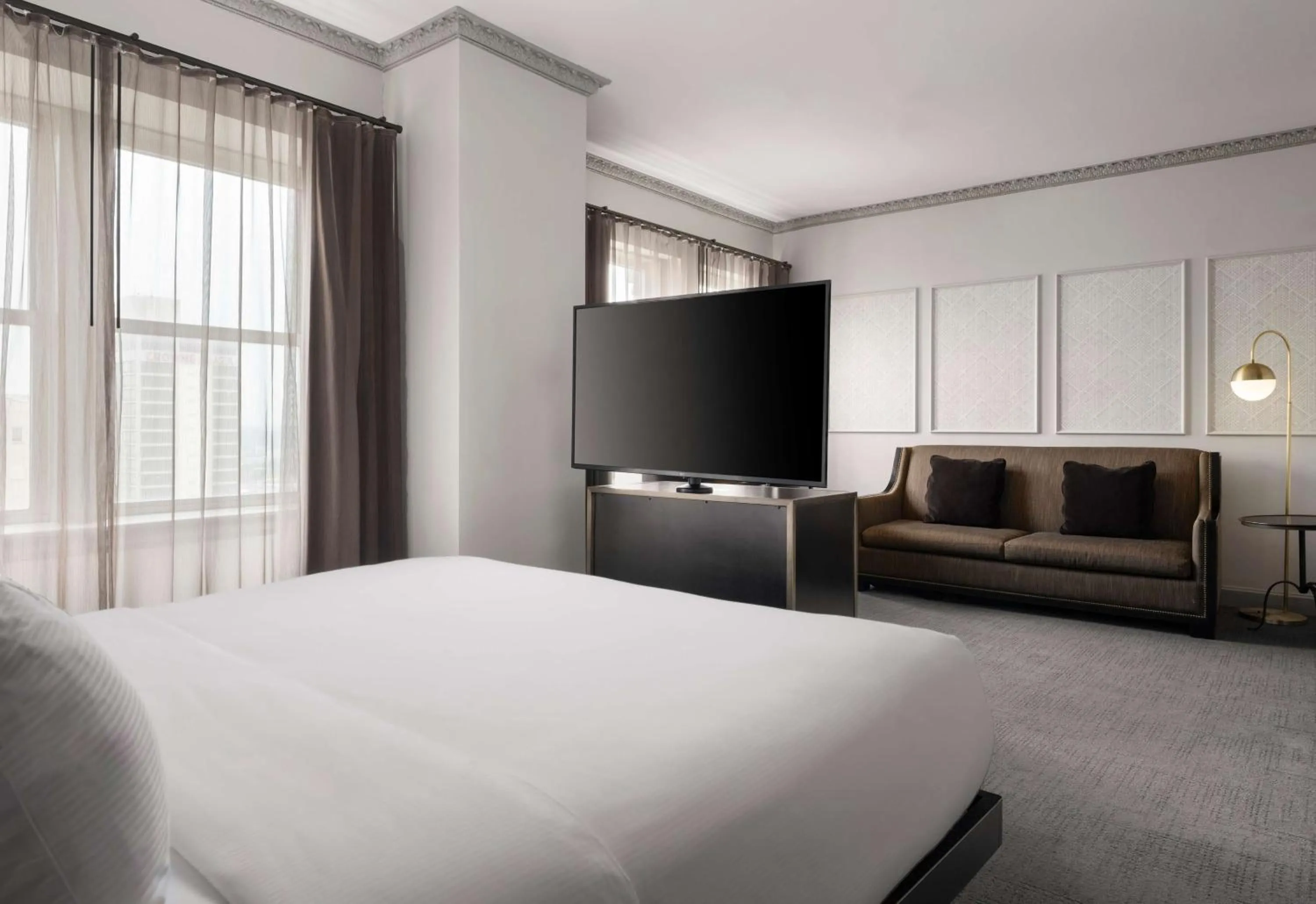 Bed in Hotel Phillips Kansas City, Curio Collection By Hilton